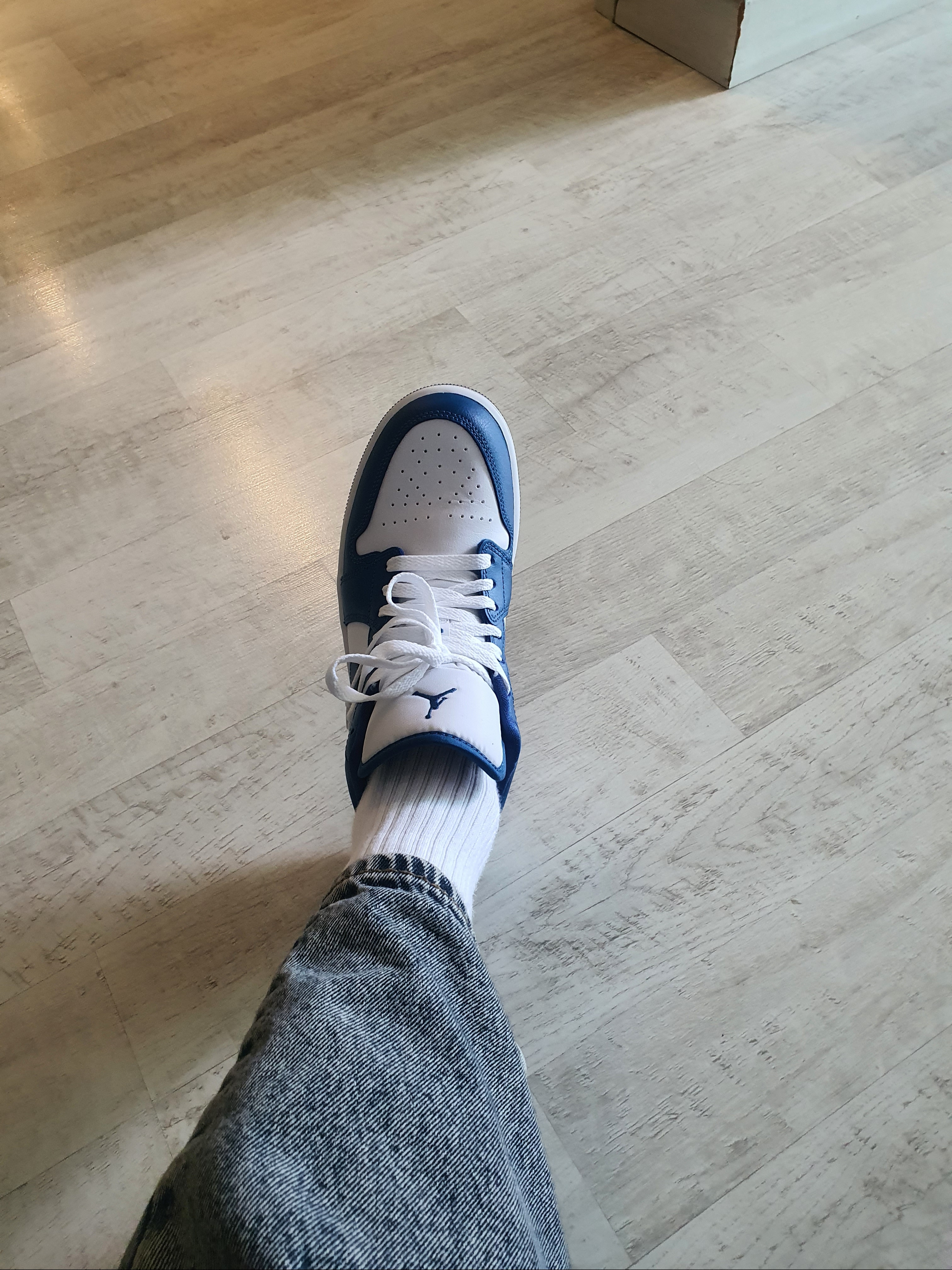 (W) Jordan 1 Low White Dark Marina Blue 착용 스타일 - 4