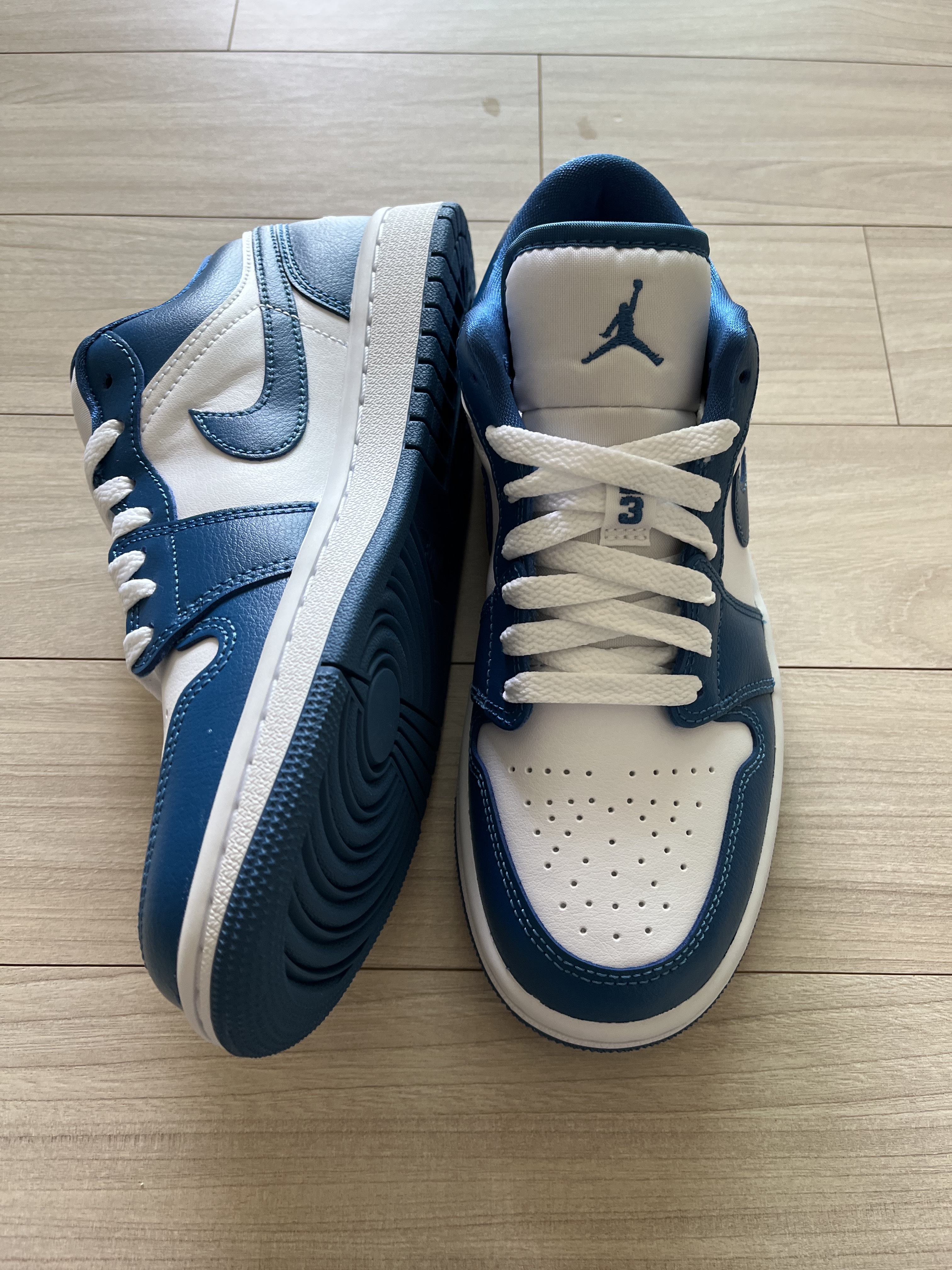 (W) Jordan 1 Low White Dark Marina Blue 착용 스타일 - 2