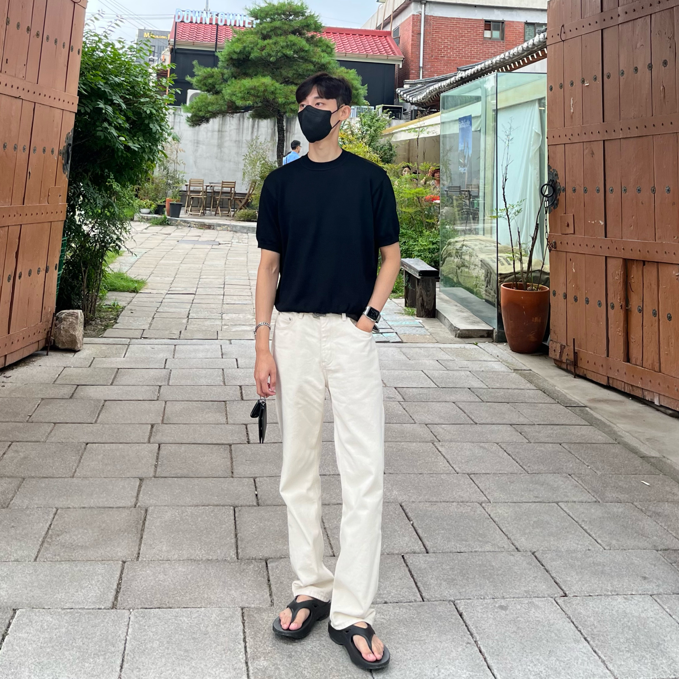 Oofos OOriginal Black 착용 스타일
