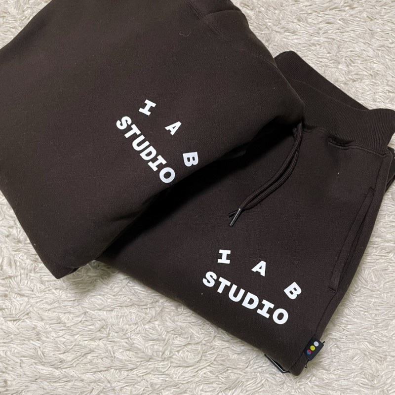 IAB Studio Hoodie Brown, IAB Studio Sweatpants Brown 착용 스타일