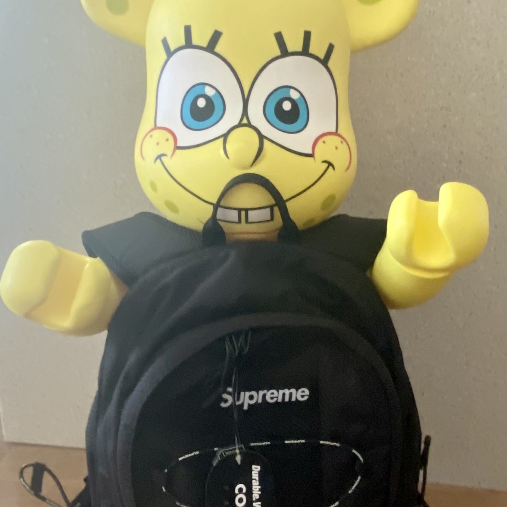 Supreme Backpack Black - 22SS 착용 스타일