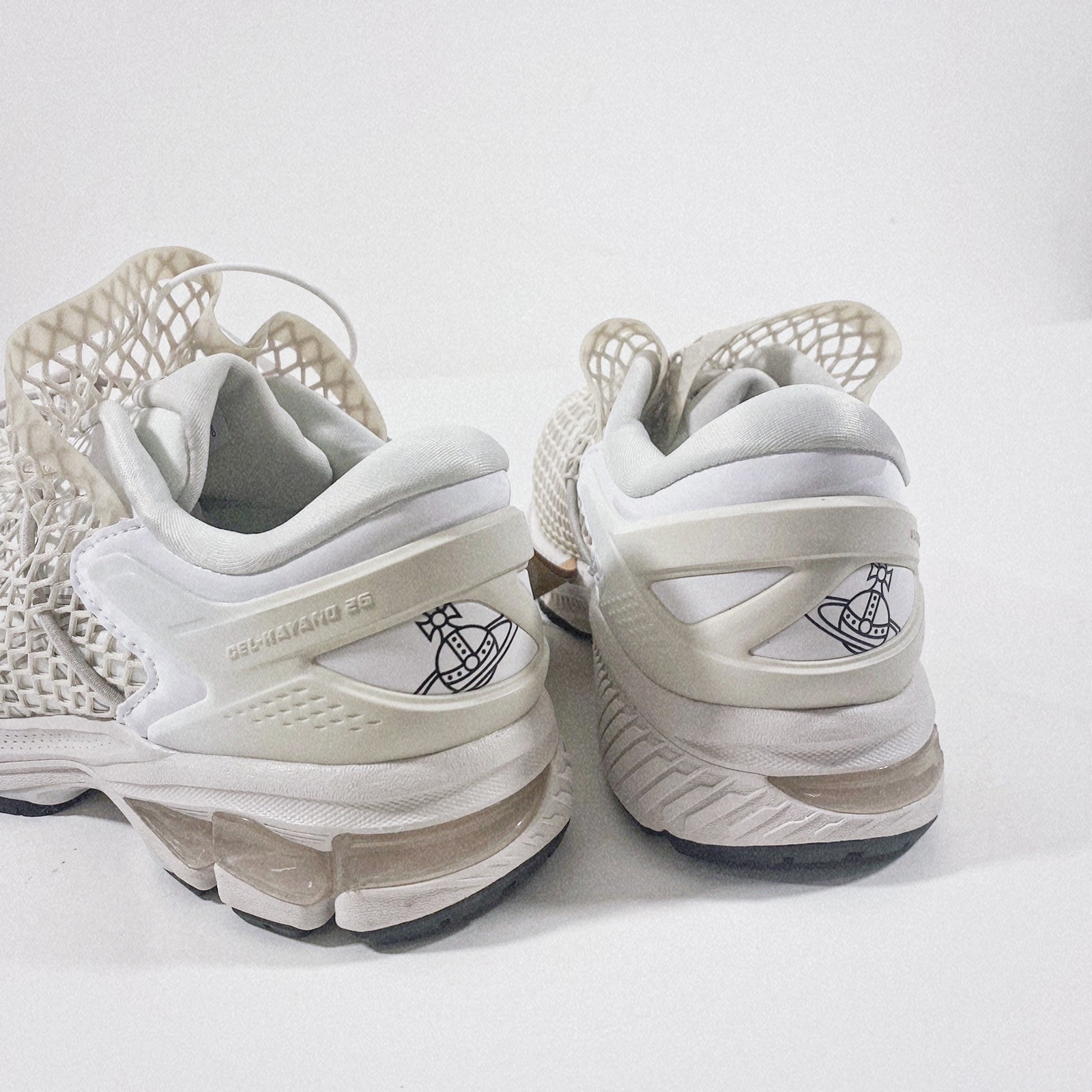 Asics x Vivienne Westwood Gel-Kayano 26 Birch White 착용 스타일