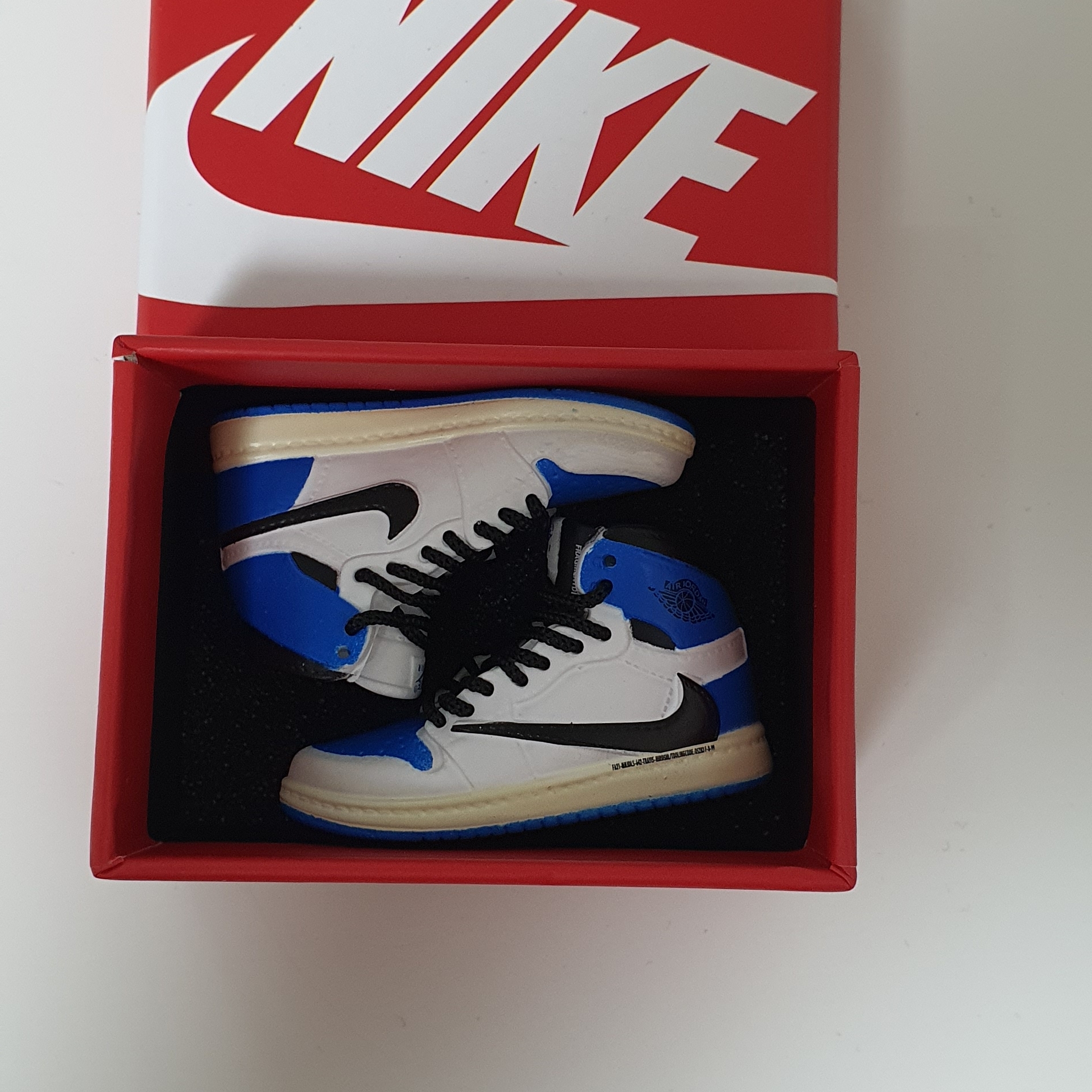 Jordan 1 x Travis Scott x Fragment Retro High OG SP Military Blue 착용 스타일 - 2