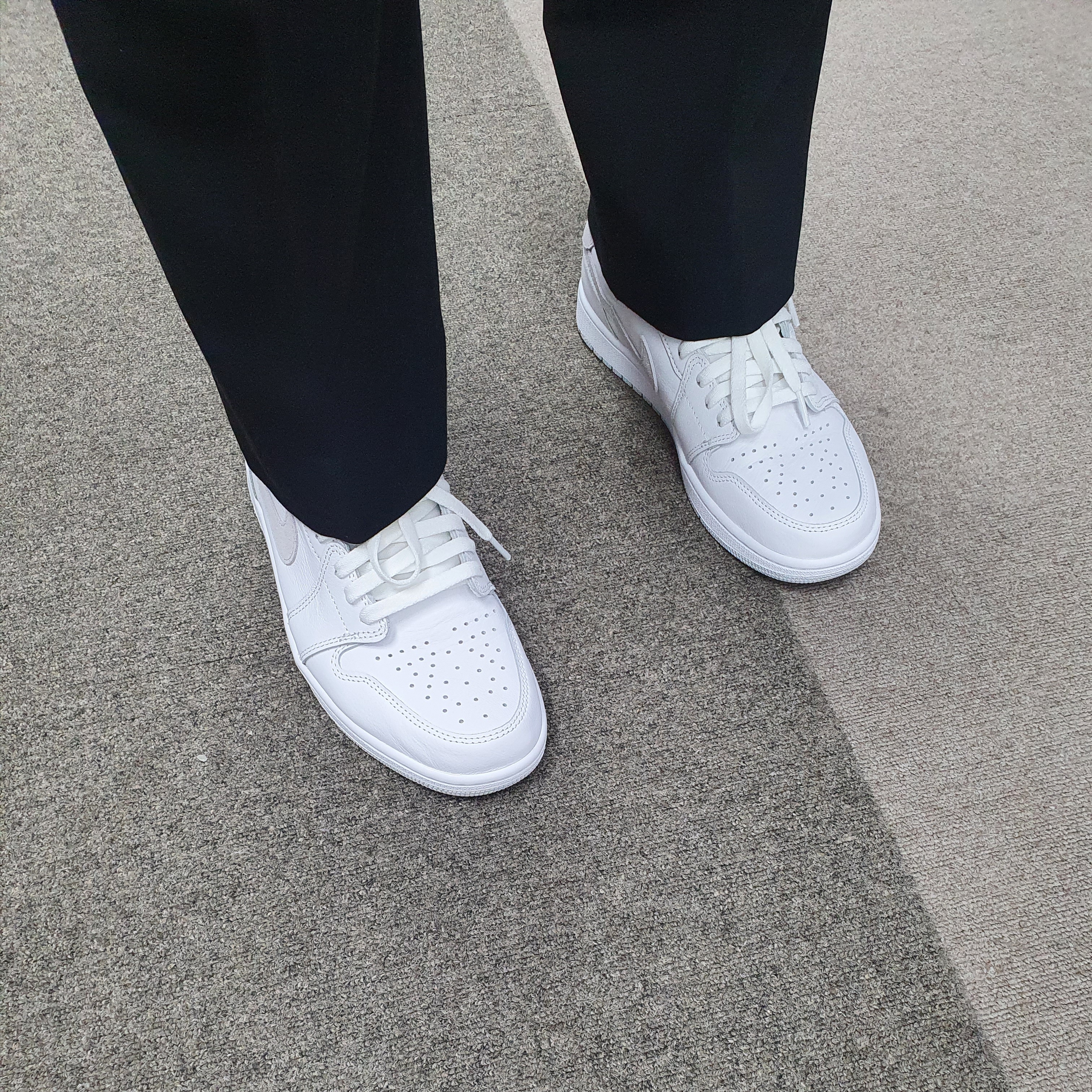 Jordan 1 Low OG Neutral Grey 착용 스타일