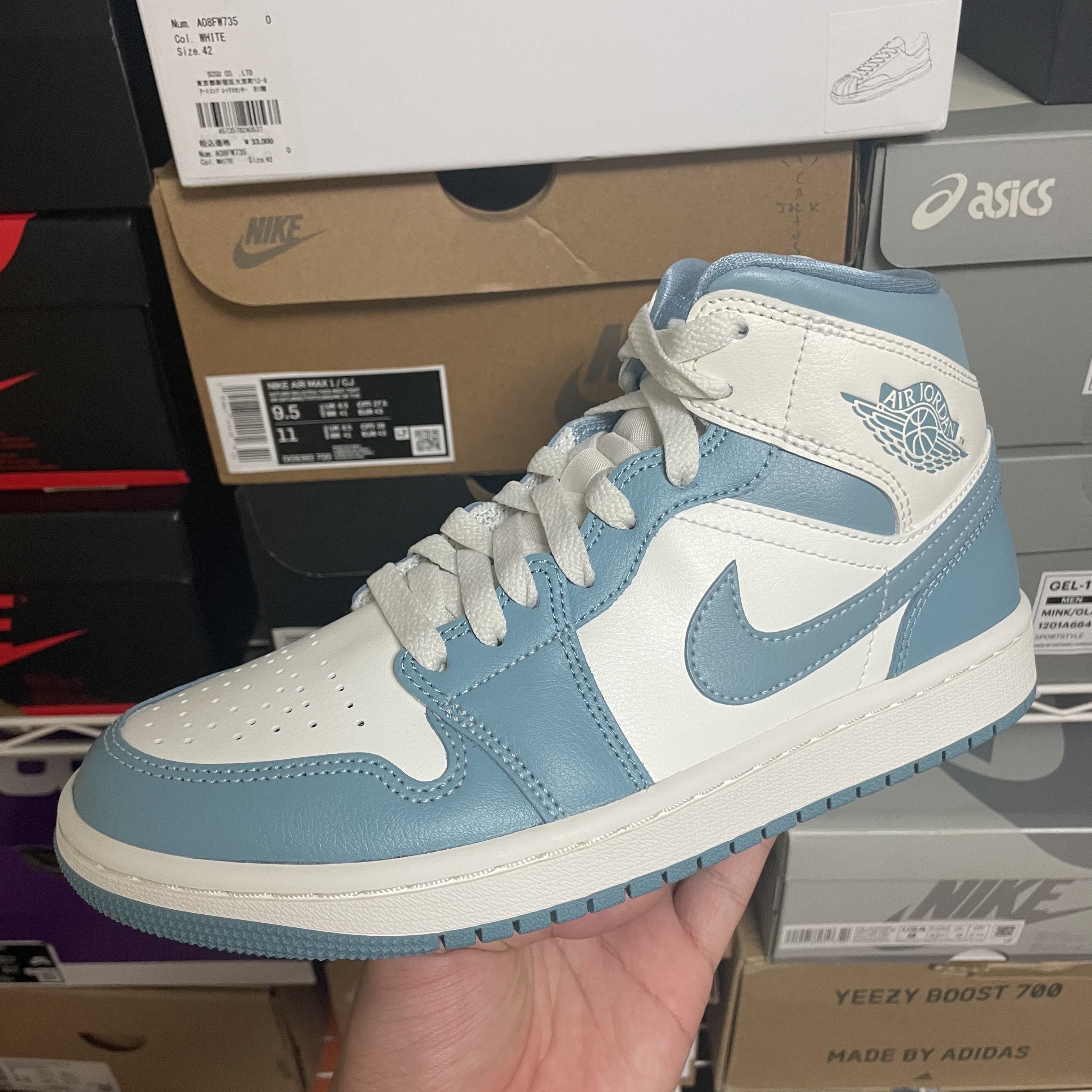 (W) Jordan 1 Mid Sail and Worn Blue 착용 스타일