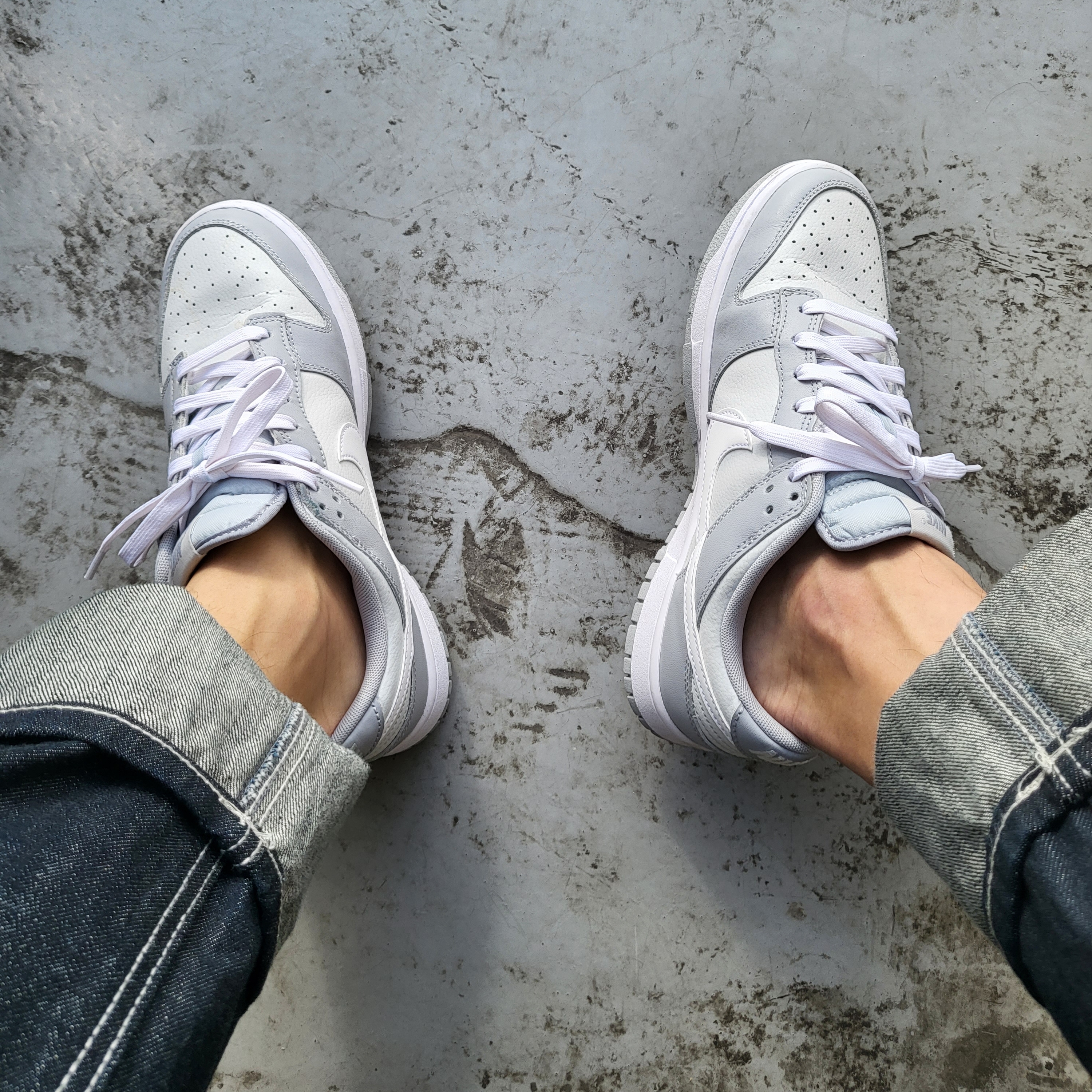 Nike Dunk Low Retro Wolf Grey 착용 스타일 - 2