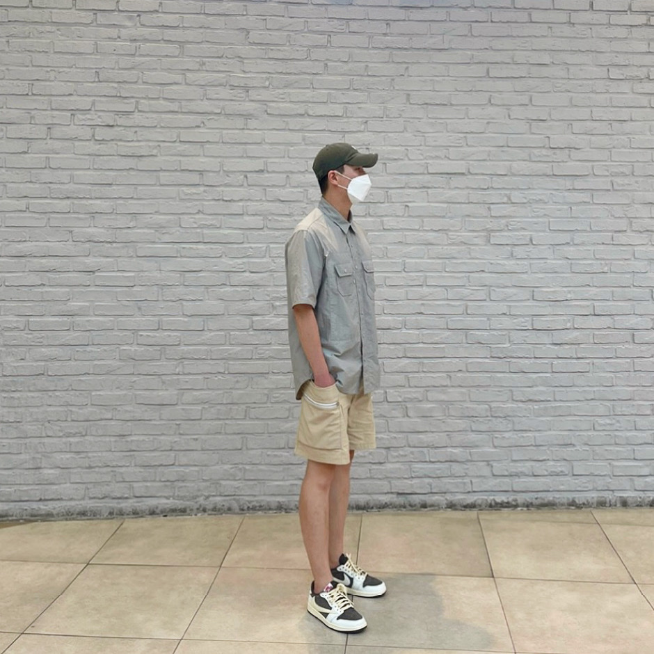Jordan 1 x Travis Scott Retro Low OG SP Sail and Ridgerock 착용 스타일