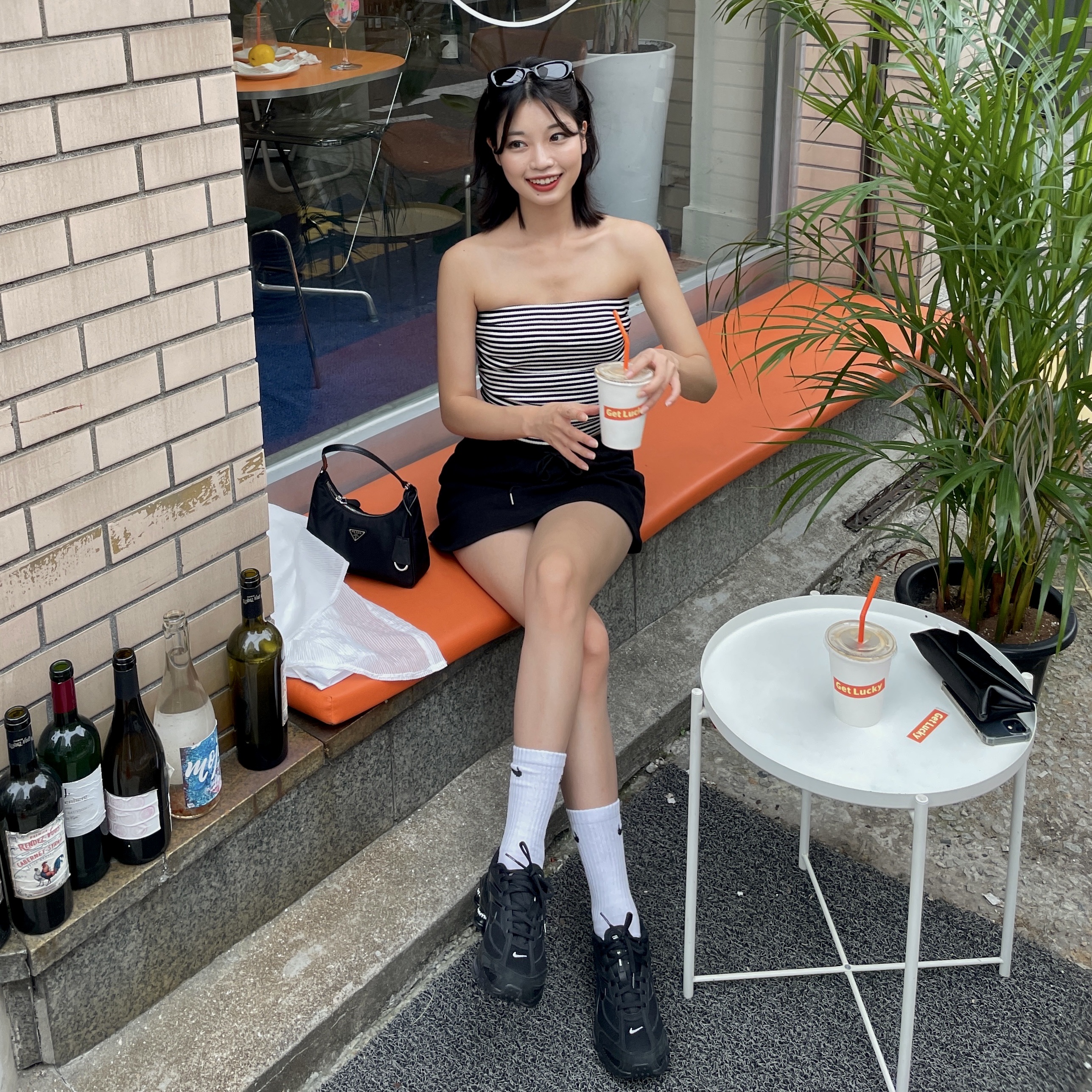 Nike x Supreme Shox Ride 2 SP Black, Prada Re-Edition 2005 Re-Nylon Mini Hobo Bag Black 착용 스타일 - 1