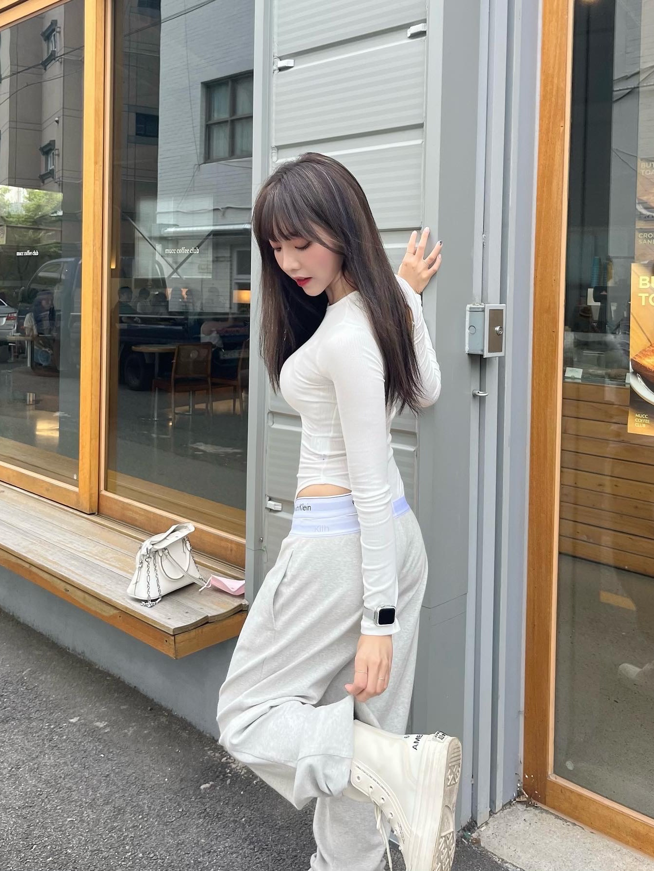 Converse x Ambush Chuck 70 Hi White, (W) Palace x CK1 Bikini Classic White - 22SS 착용 스타일 - 1