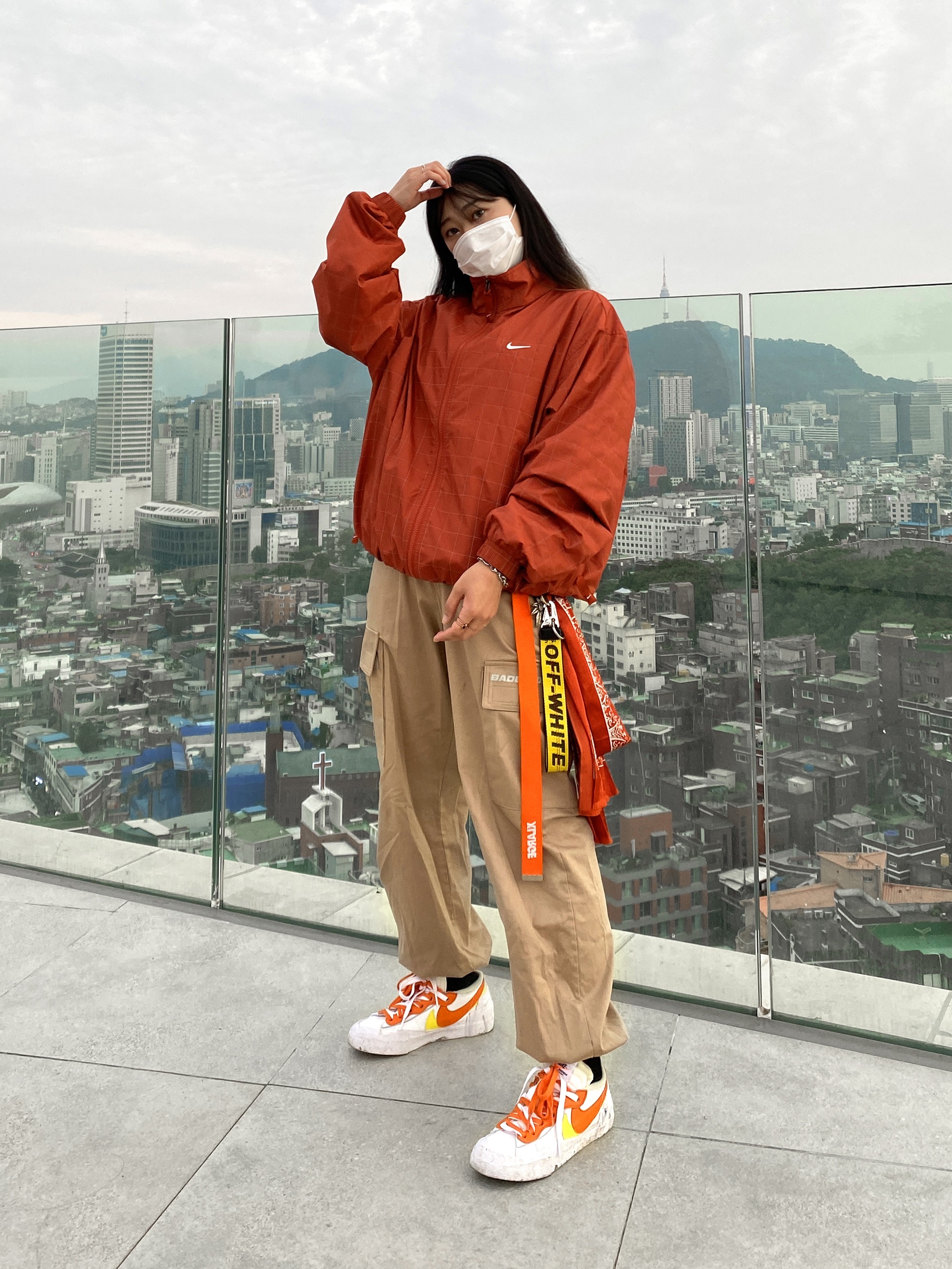 Nike x Sacai Blazer Low Magma Orange 착용 스타일 - 4