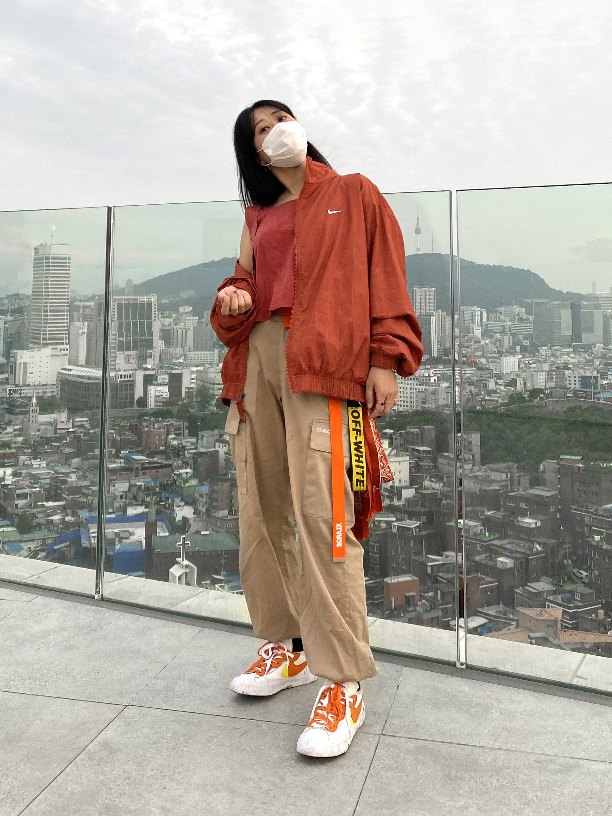 Nike x Sacai Blazer Low Magma Orange 착용 스타일 - 3