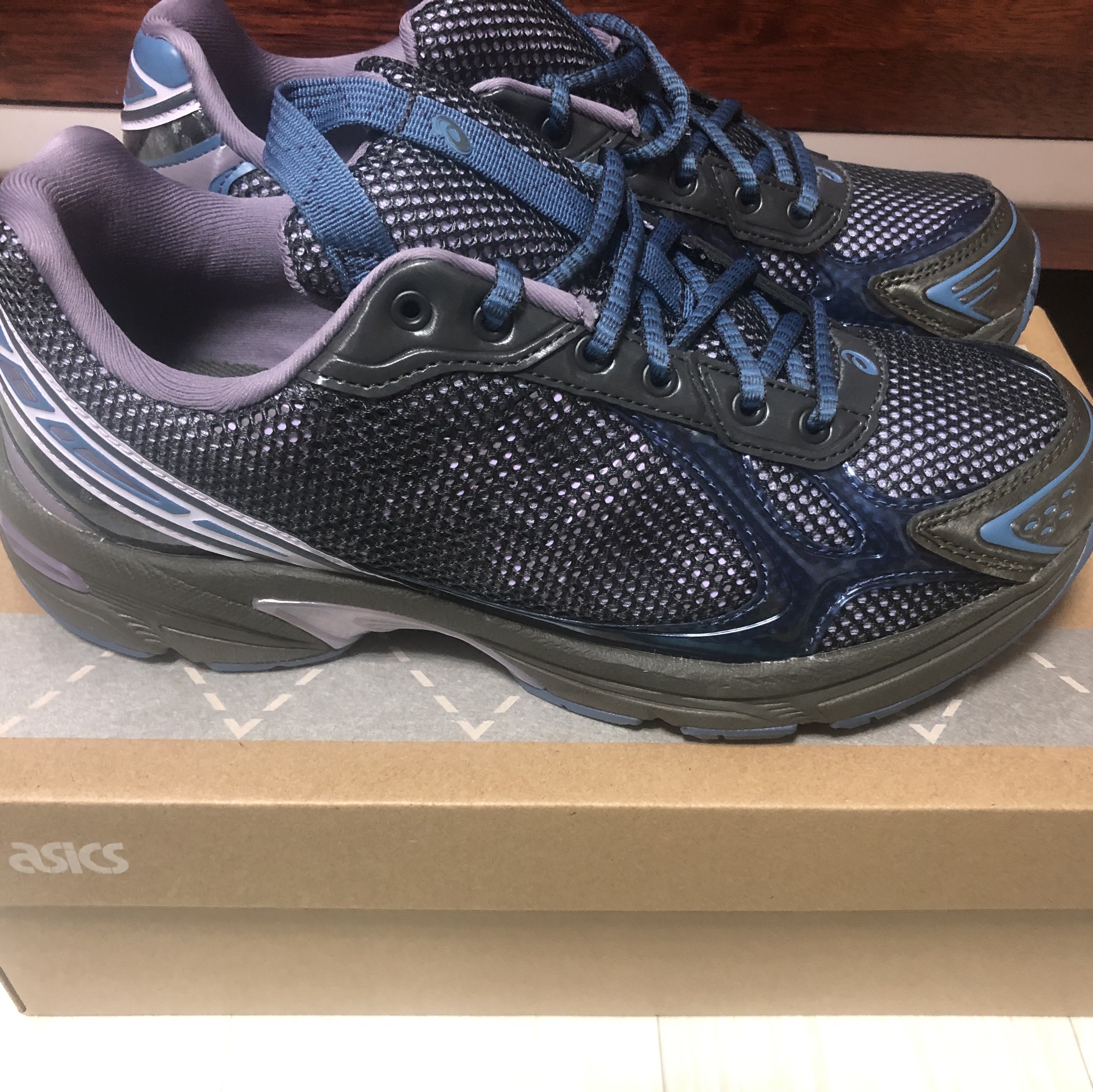 Asics UB4-S Gel-1130 Graphite Grey 착용 스타일
