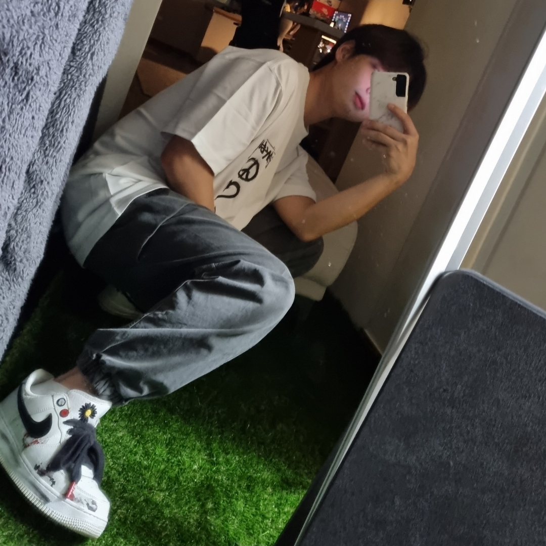 Nike x Peaceminusone Air Force 1 Low Para-Noise 2.0, Nike x Stussy NRG RA T-Shirt Summit White (DM4942-121) 착용 스타일 - 3