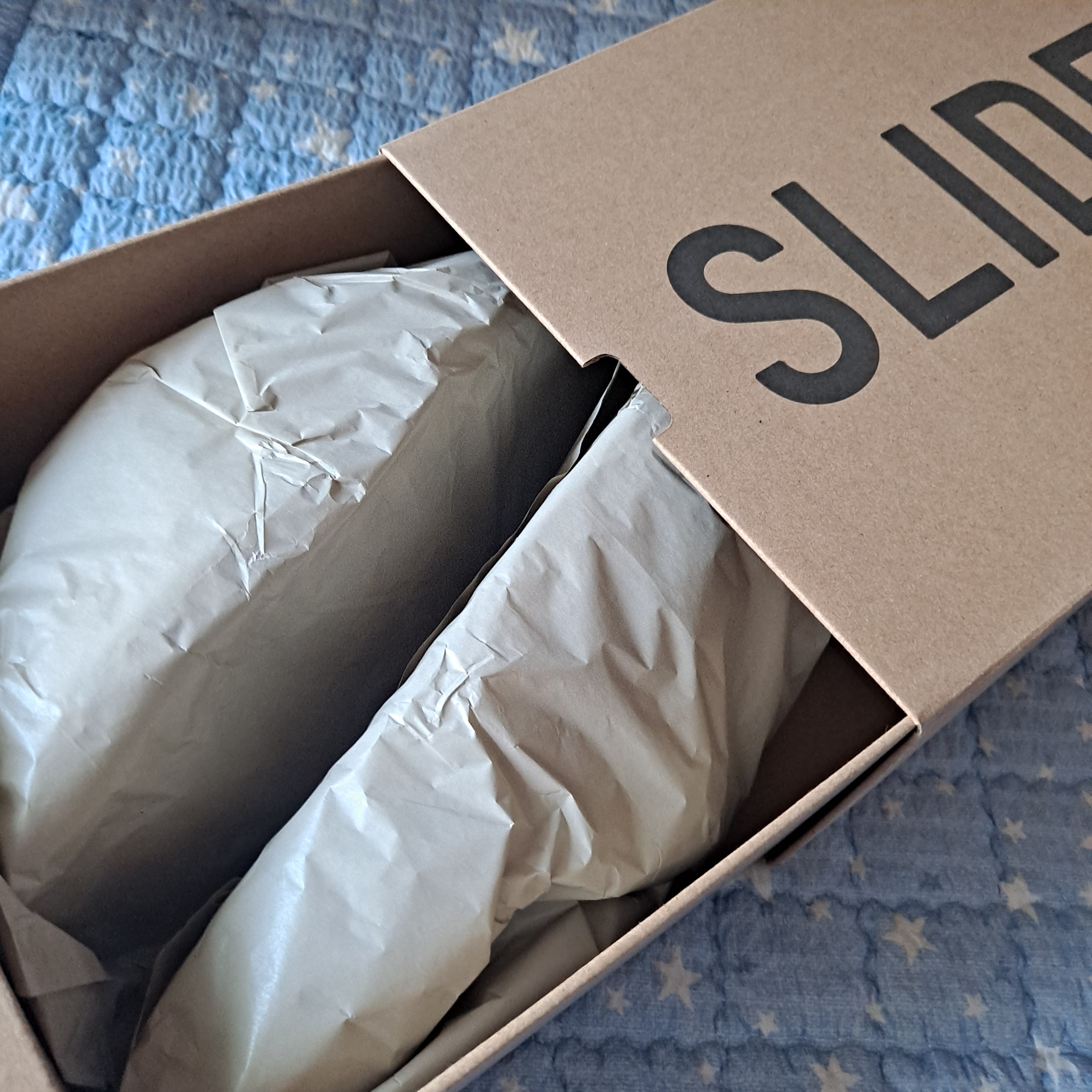 Adidas Yeezy Slide Bone 2022/2023 착용 스타일 - 4