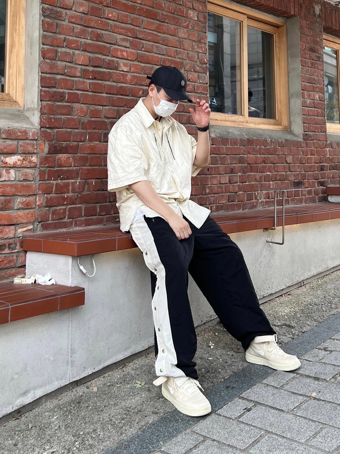 Supreme x Stone Island Painted Camo Nylon 6-Panel Black - 20FW, Nike x Stussy Air Force 1 '07 Mid SP Fossil 착용 스타일 - 1
