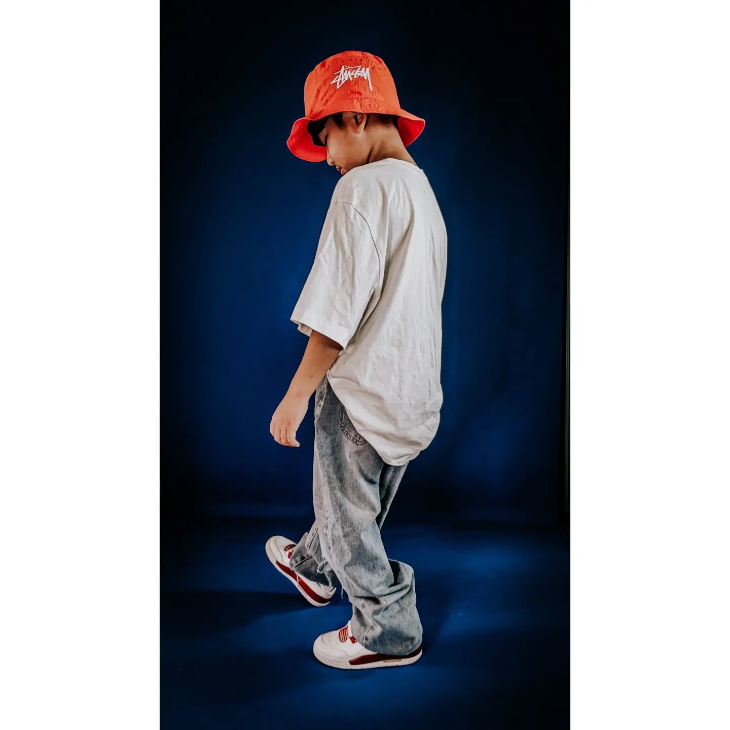 (GS) Jordan 4 Retro Alternate 89, Nike x Stussy Bucket Hat Habanero Red 착용 스타일 - 3