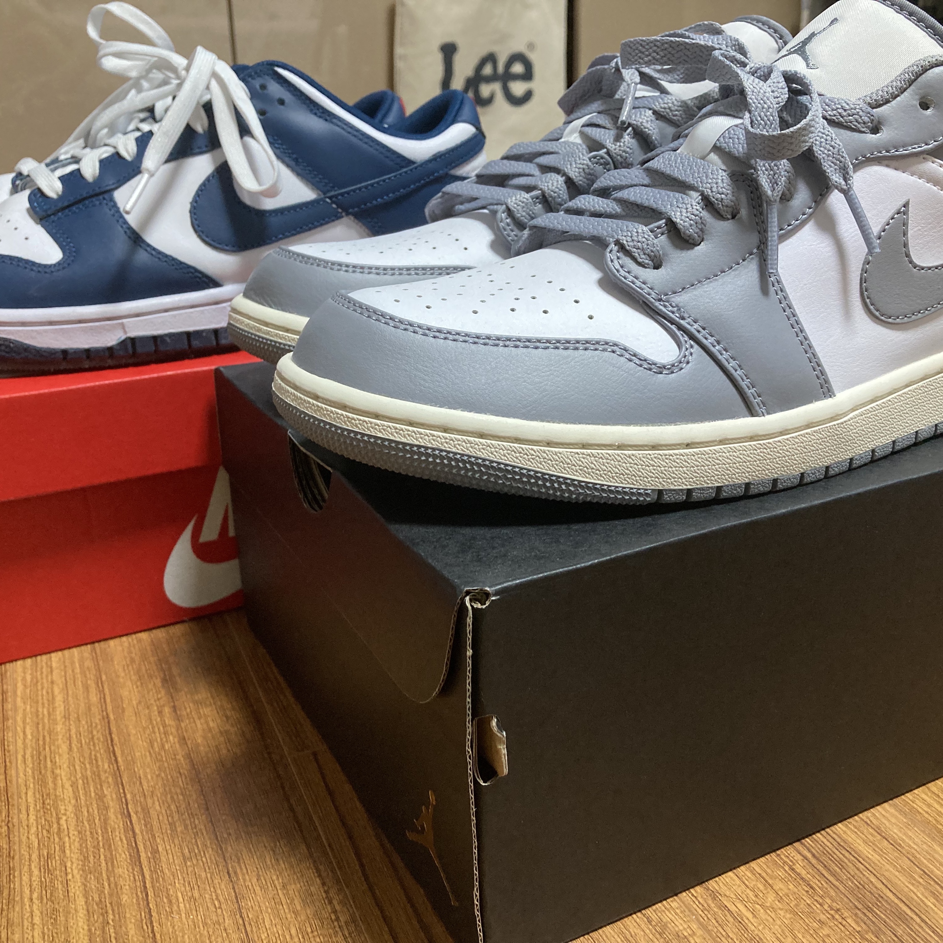 Jordan 1 Low Stealth and White, Nike Dunk Low Retro Valerian Blue 착용 스타일 - 1
