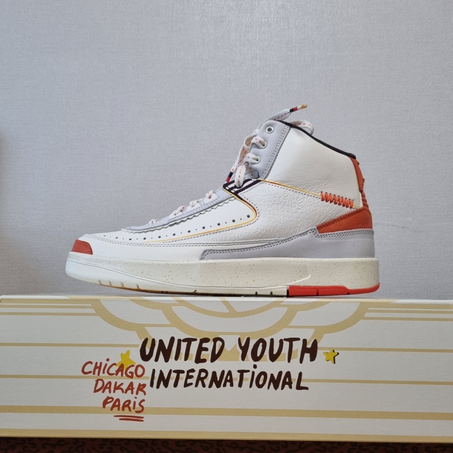 Jordan 2 x Maison Chateau Rouge Retro SP Orange and Sail 착용 스타일 - 1