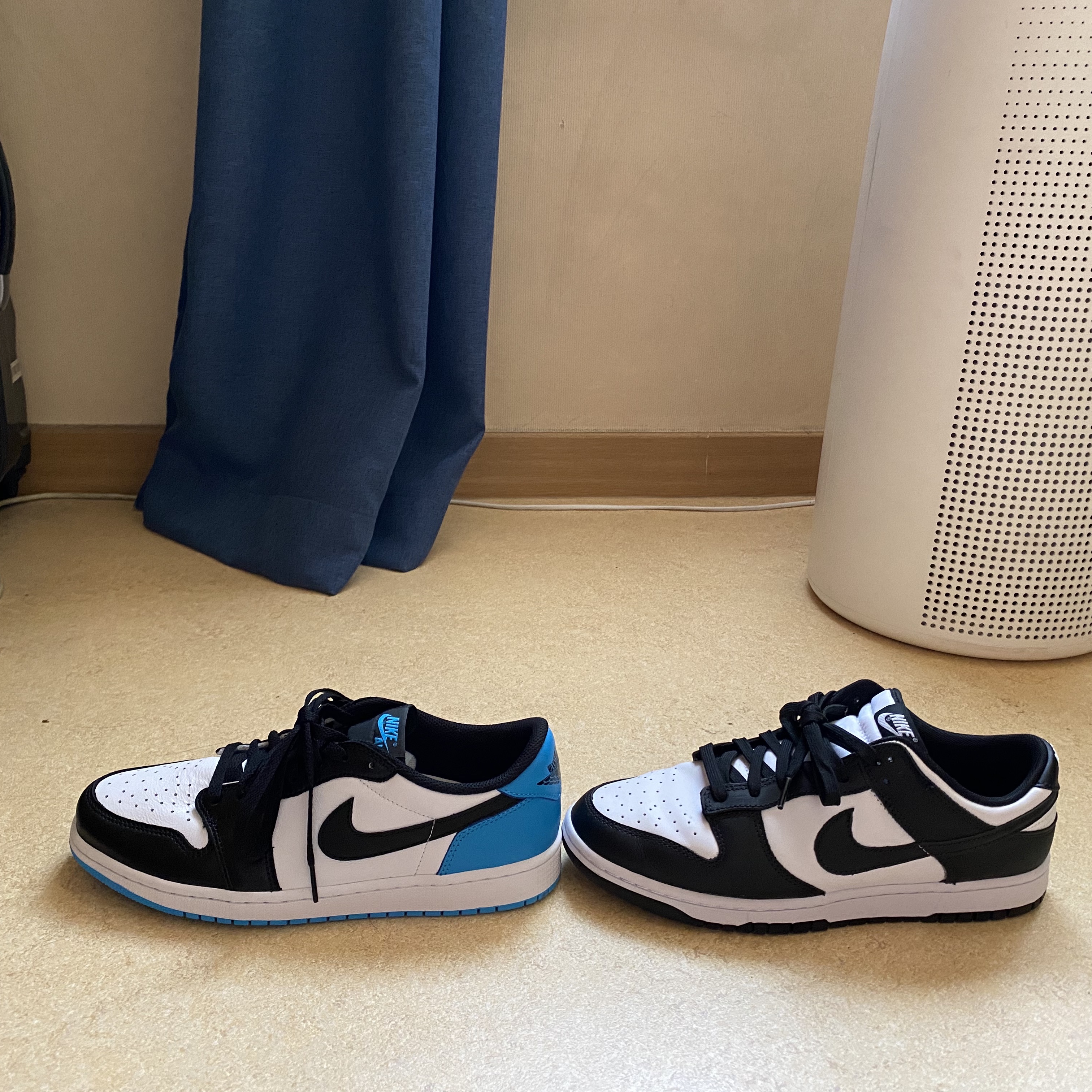 Jordan 1 Retro Low OG Black and Dark Powder Blue, Nike Dunk Low Retro Black 착용 스타일 - 1