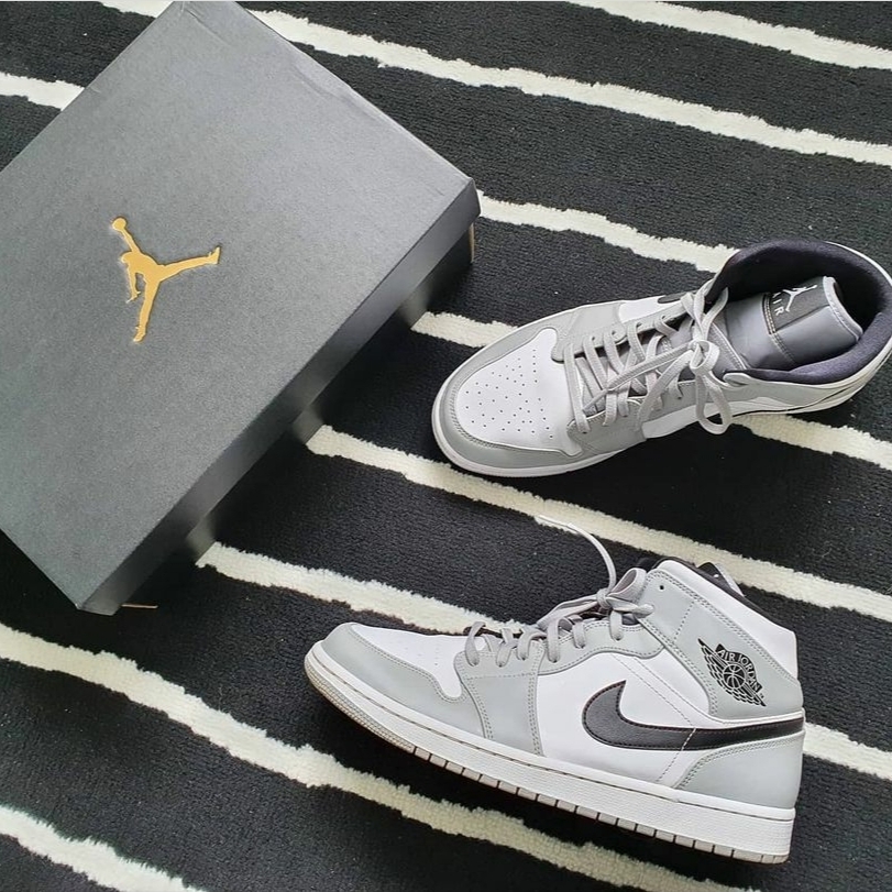 Jordan 1 Mid Light Smoke Grey 착용 스타일