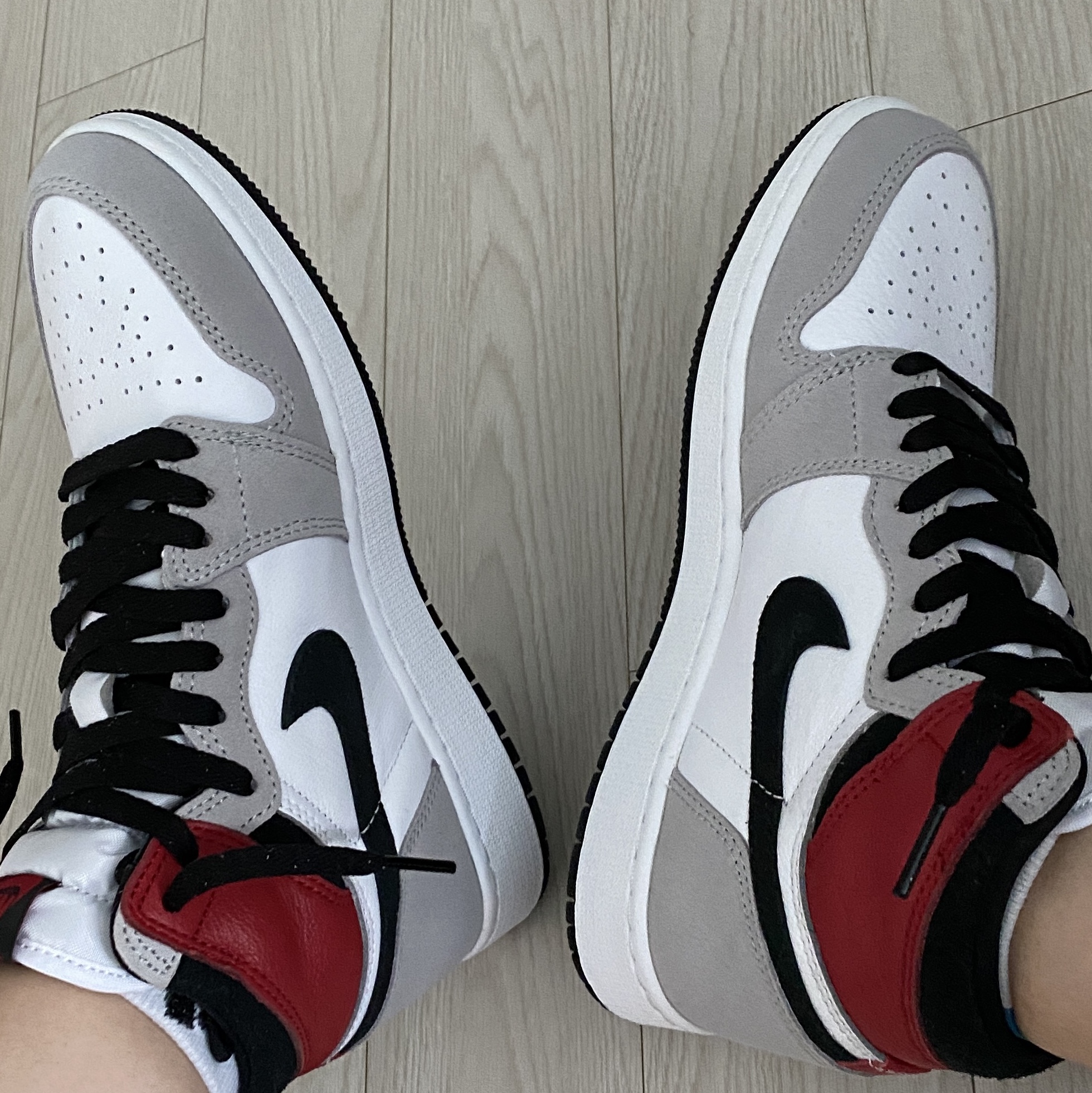 Jordan 1 Retro High OG Light Smoke Grey 착용 스타일