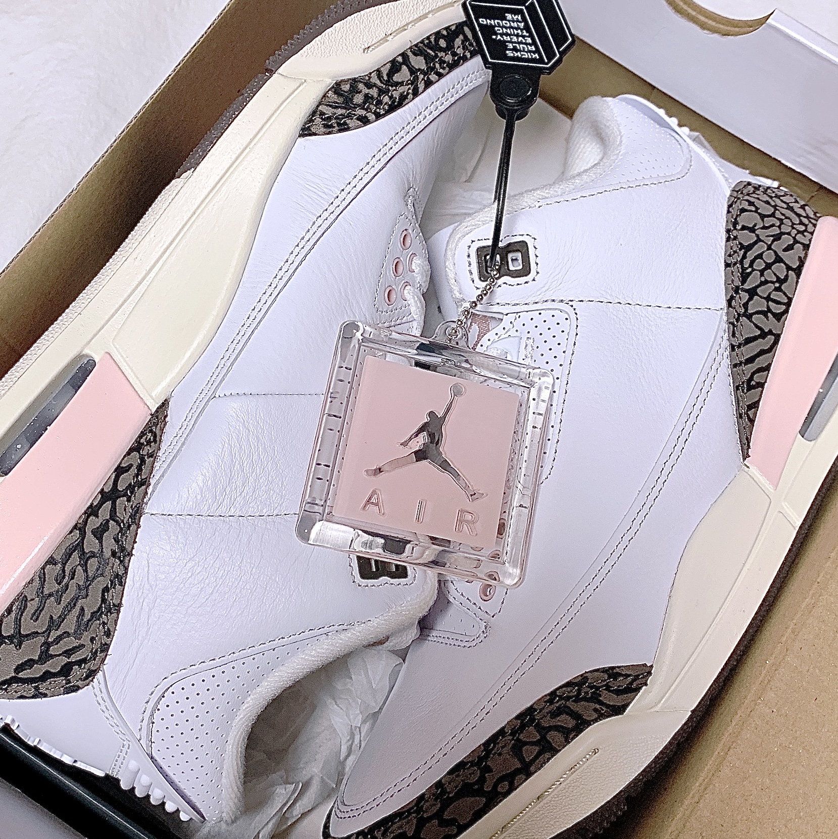 (W) Jordan 3 Retro Dark Mocha 착용 스타일 - 2