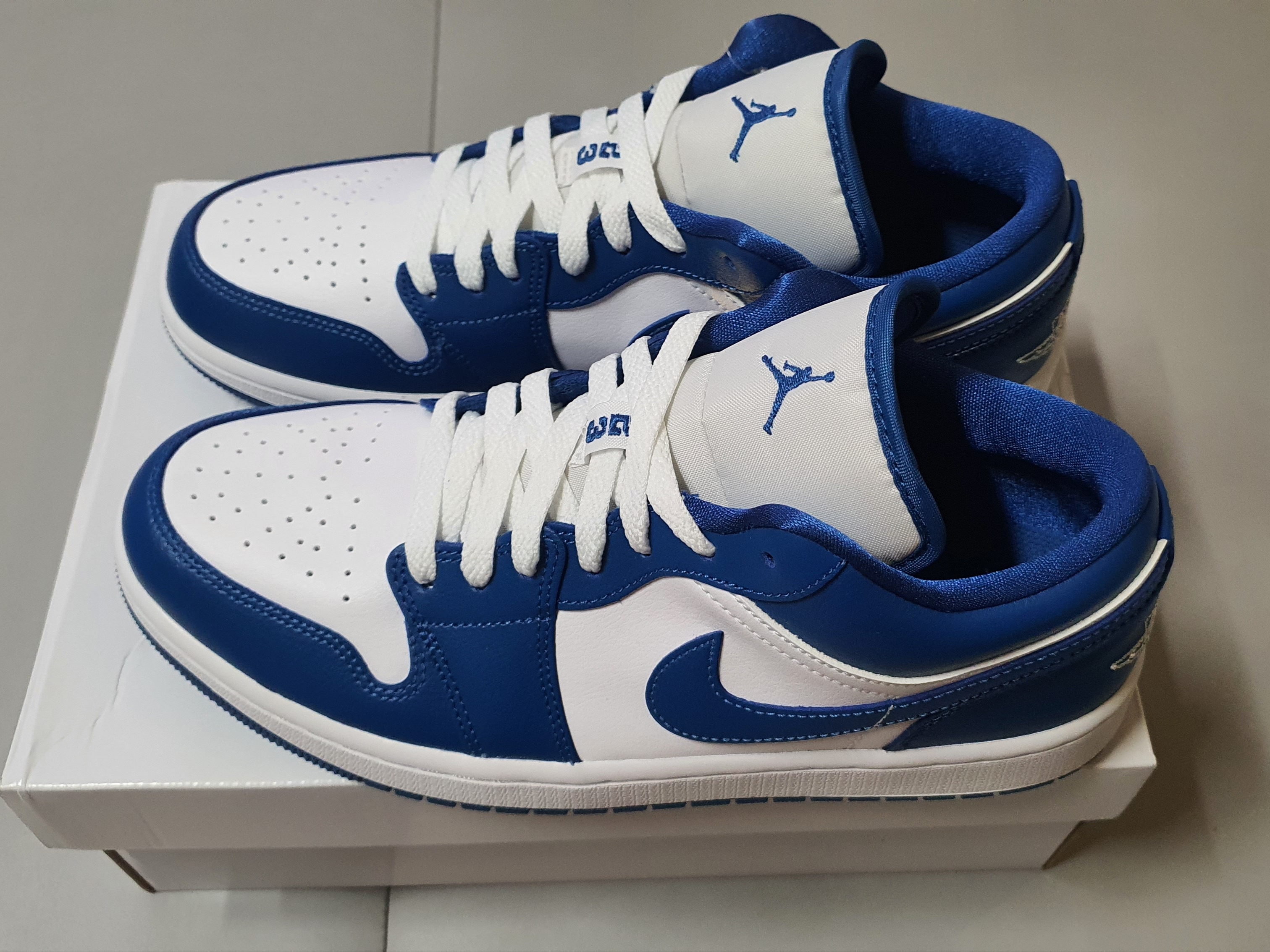 (W) Jordan 1 Low White Dark Marina Blue 착용 스타일 - 1