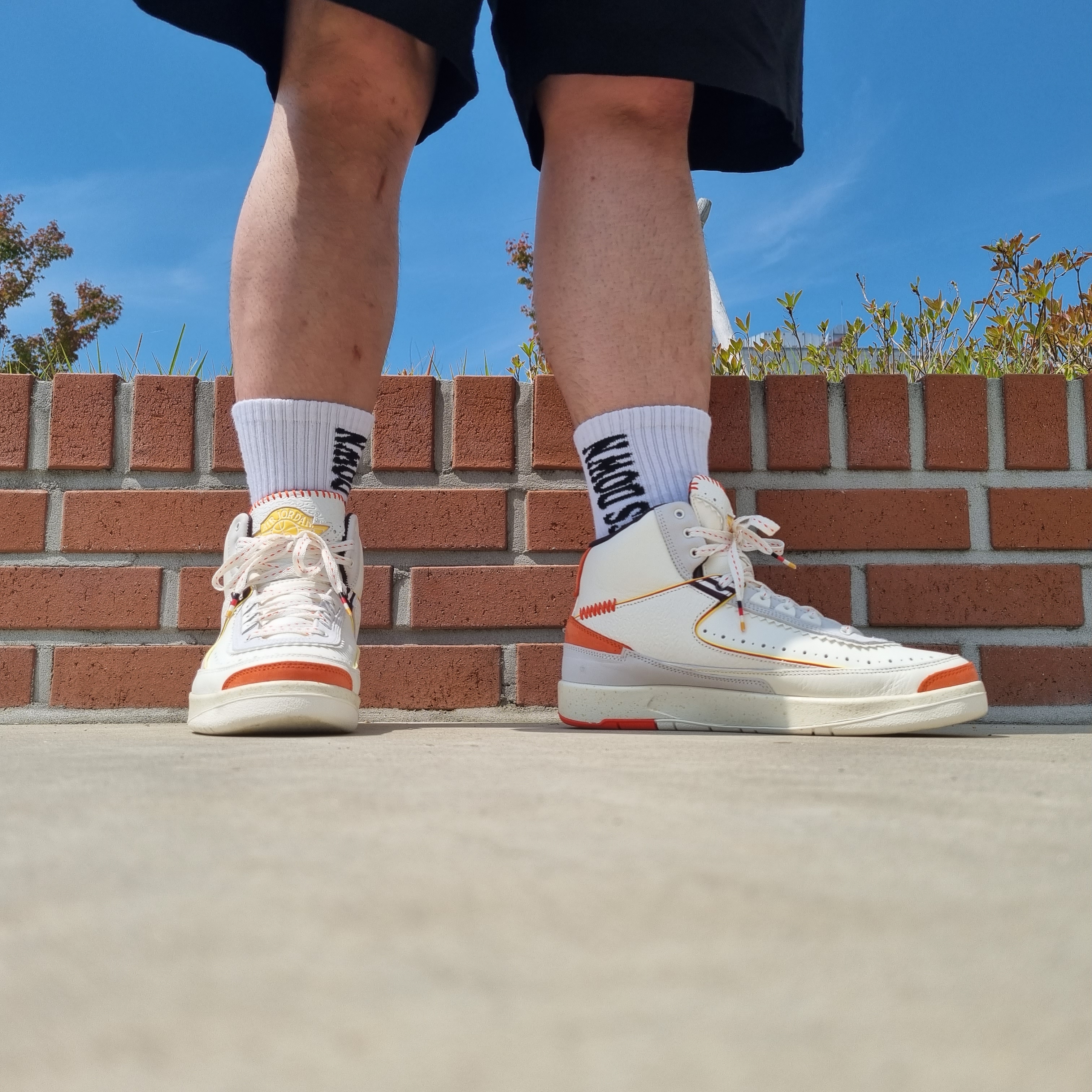 Jordan 2 x Maison Chateau Rouge Retro SP Orange and Sail 착용 스타일 - 2