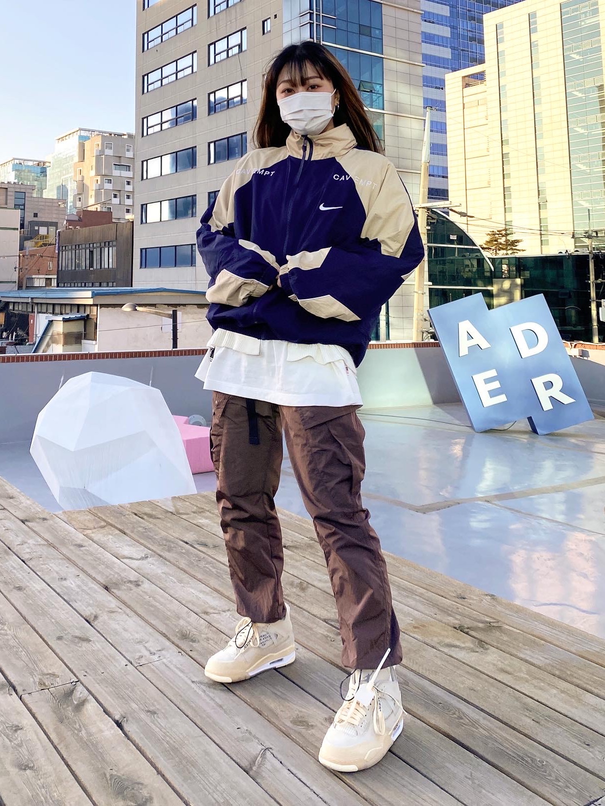 Nike x Cav Empt Track Jacket Navy, (W) Jordan 4 x Off-White Retro SP Sail 착용 스타일 - 3