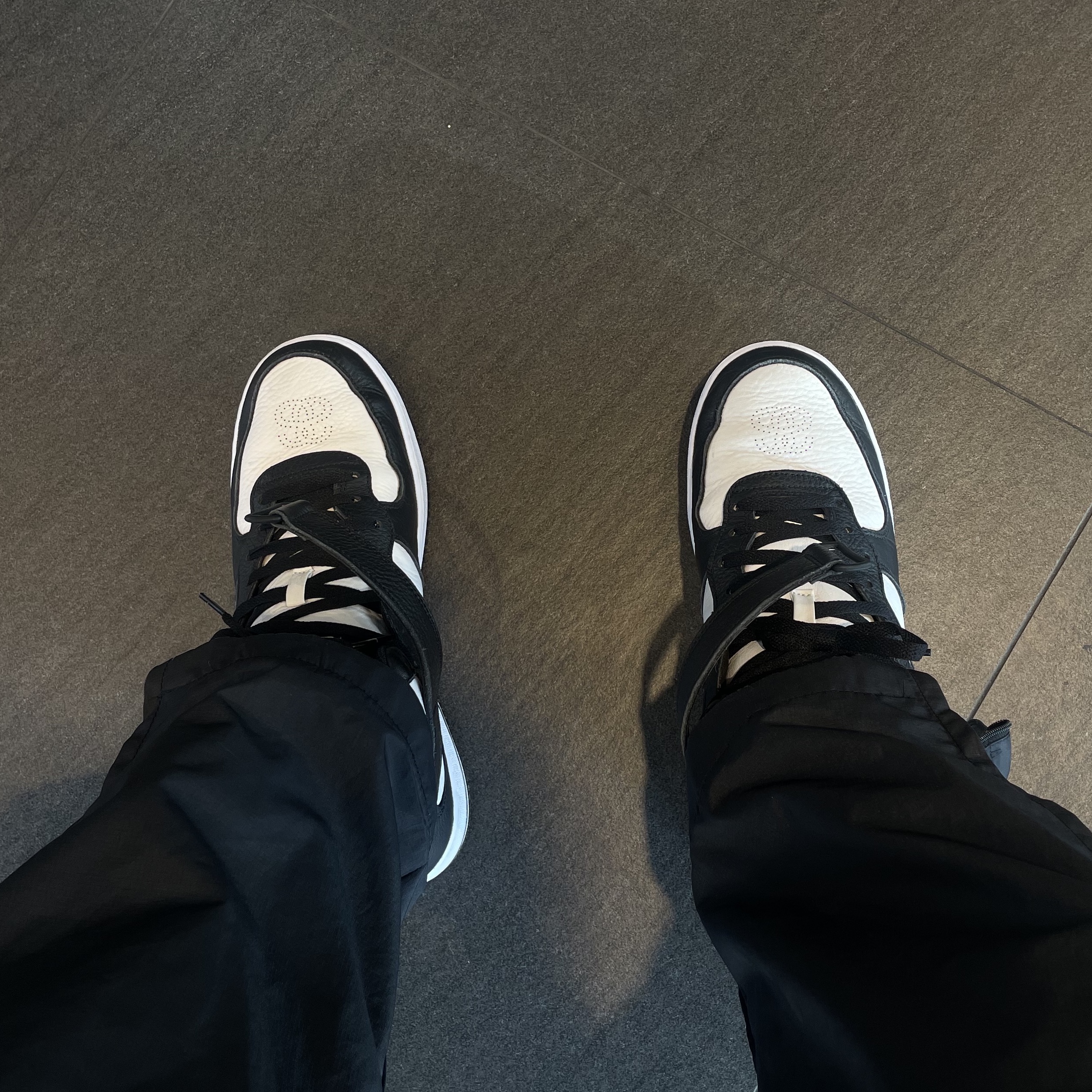 Nike x Stussy Air Force 1 '07 Mid SP Black and Light Bone 착용 스타일