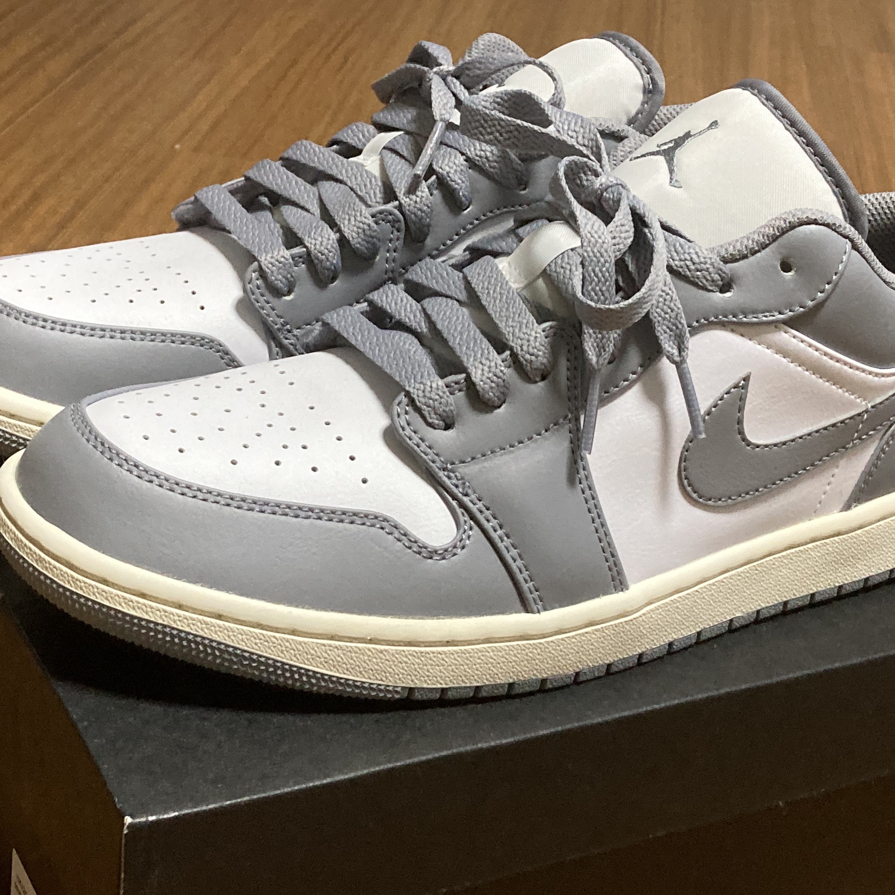 Jordan 1 Low Stealth and White, Nike Dunk Low Retro Valerian Blue 착용 스타일 - 3