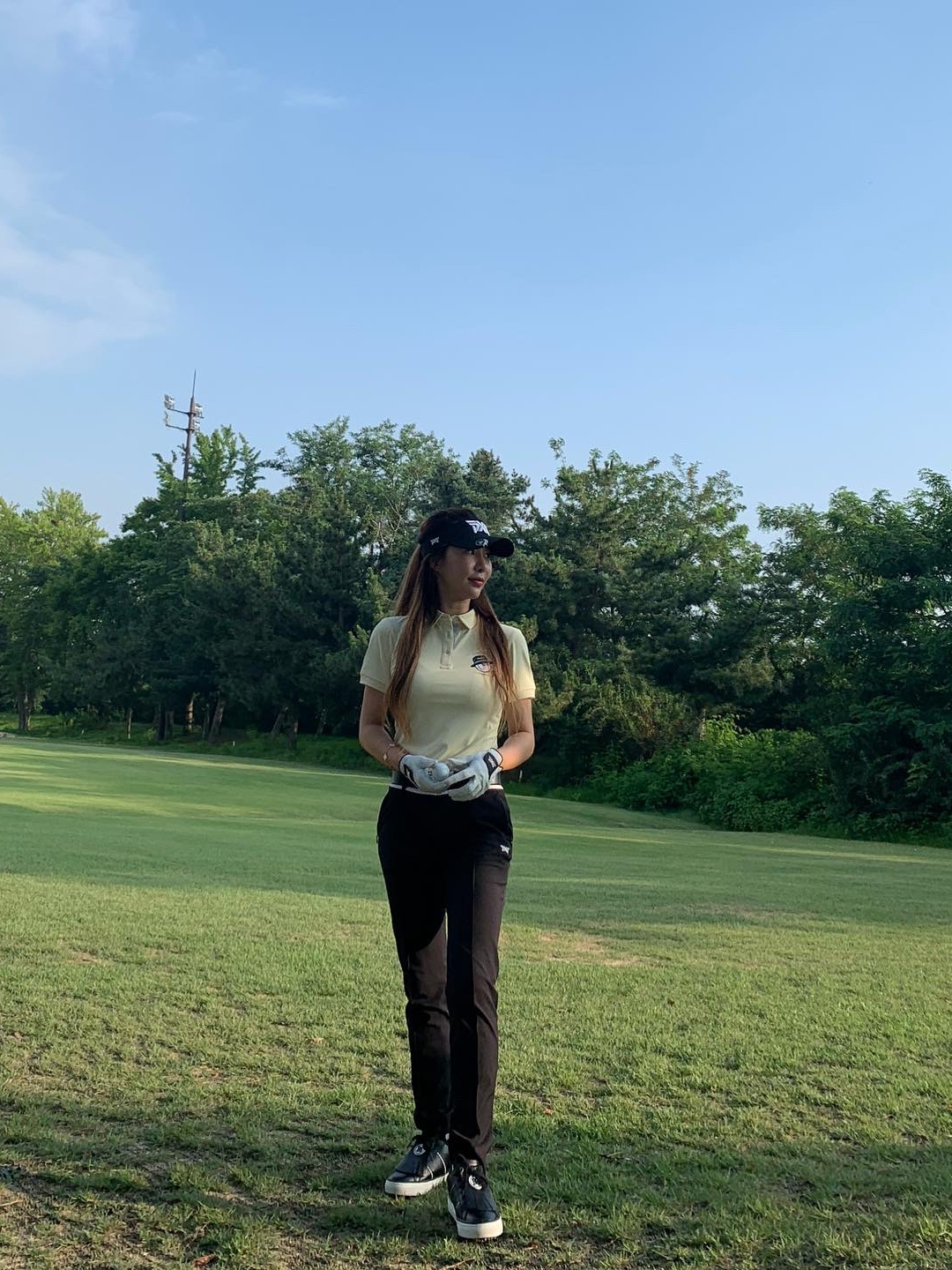 (W) PXG Prolight Tour Visor Black, (W) PXG Black Buckle Logo Belt White 착용 스타일 - 3