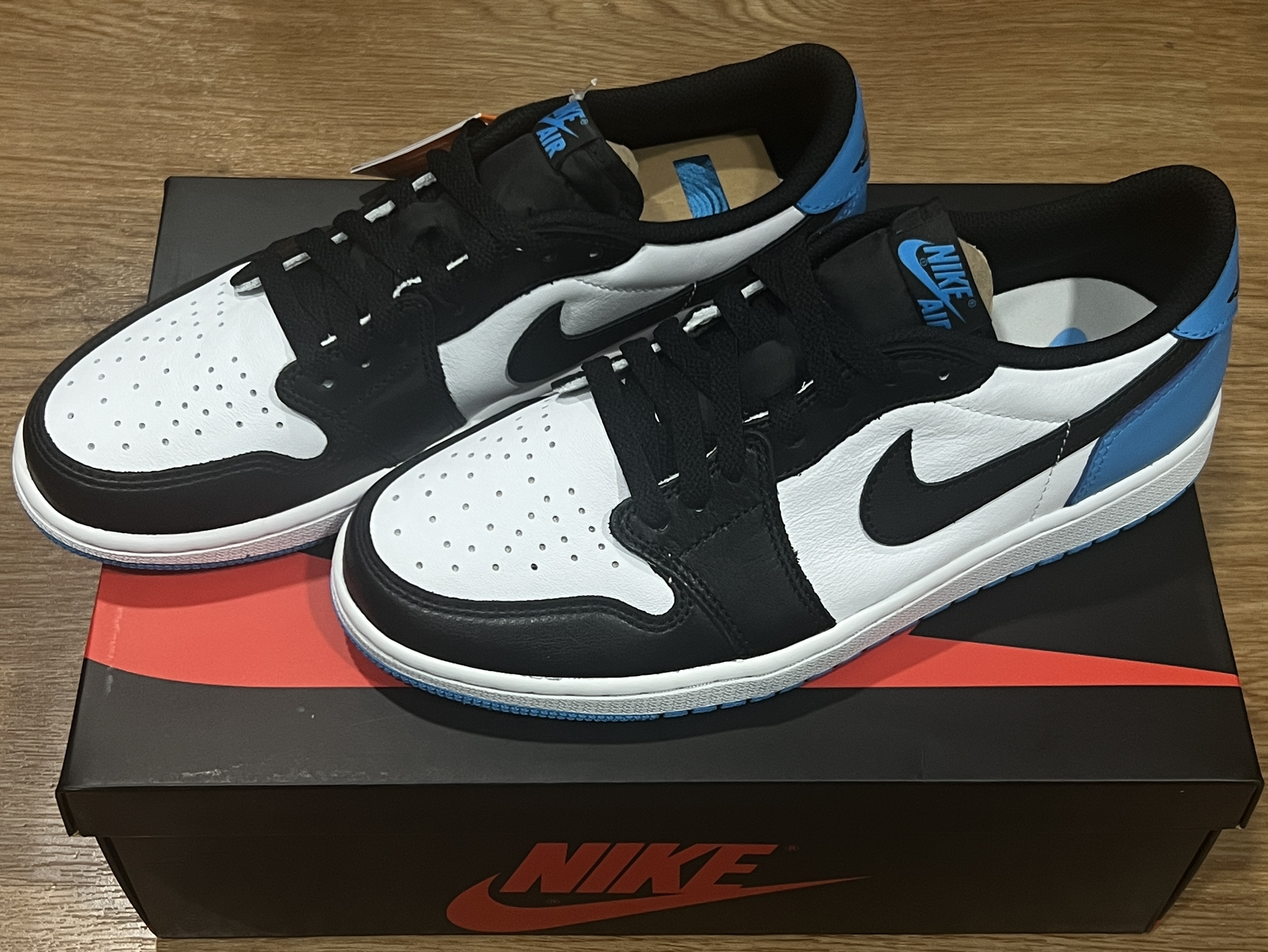 Jordan 1 Retro Low OG Black and Dark Powder Blue 착용 스타일