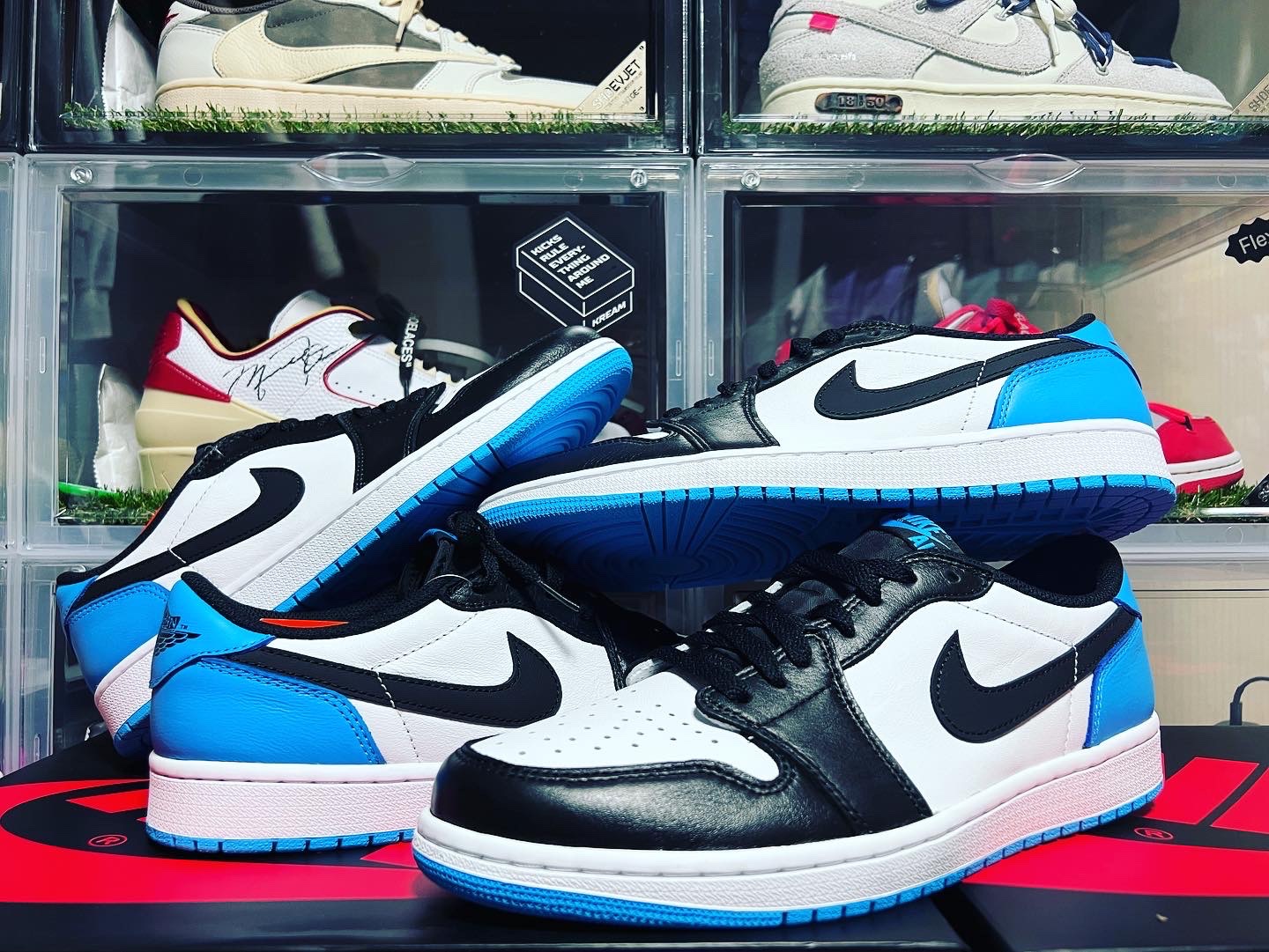 Jordan 1 Retro Low OG Black and Dark Powder Blue, (W) Jordan 1 Retro Low OG Black and Dark Powder Blue 착용 스타일 - 2