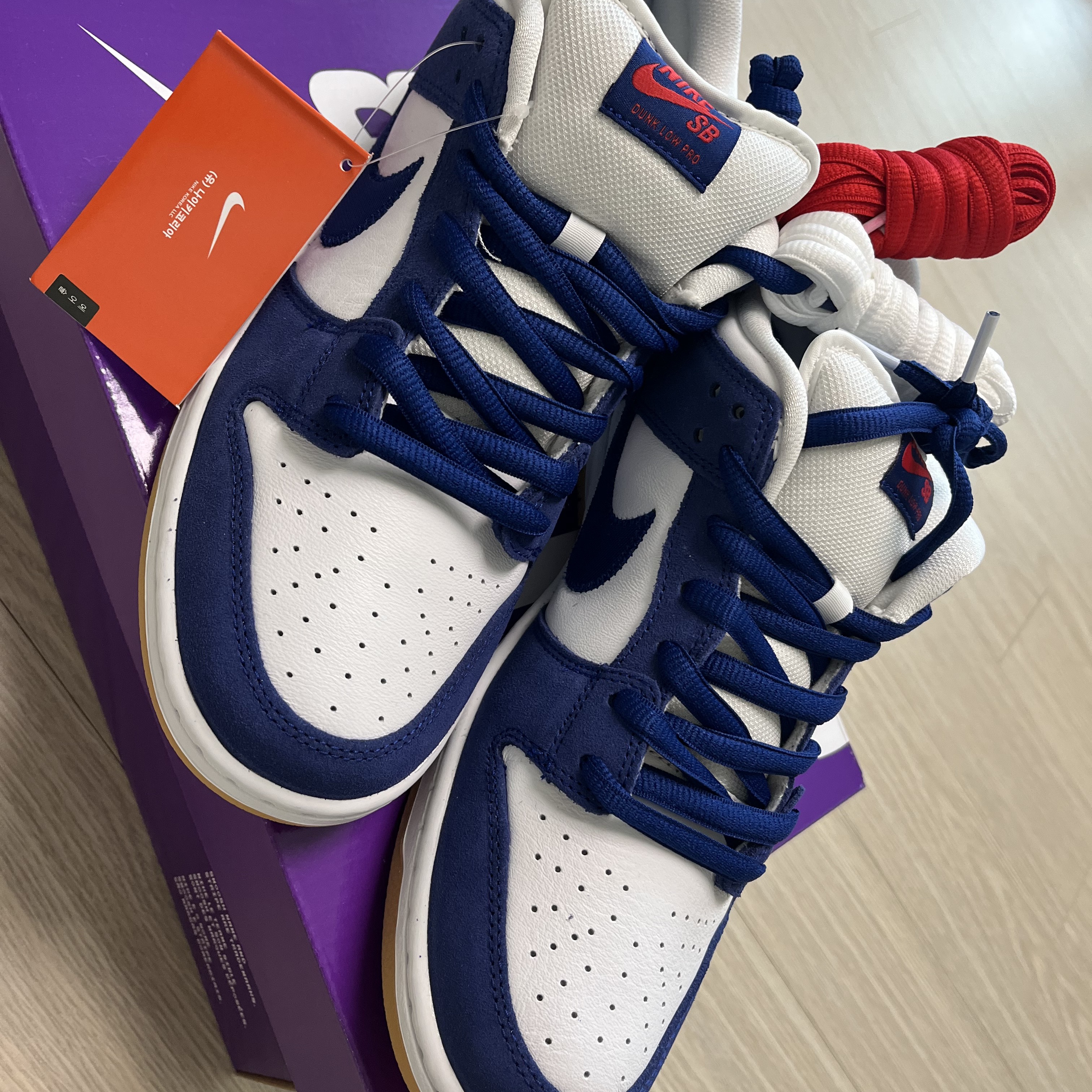 Nike SB Dunk Low Pro Premium Deep Royal Blue 착용 스타일 - 2