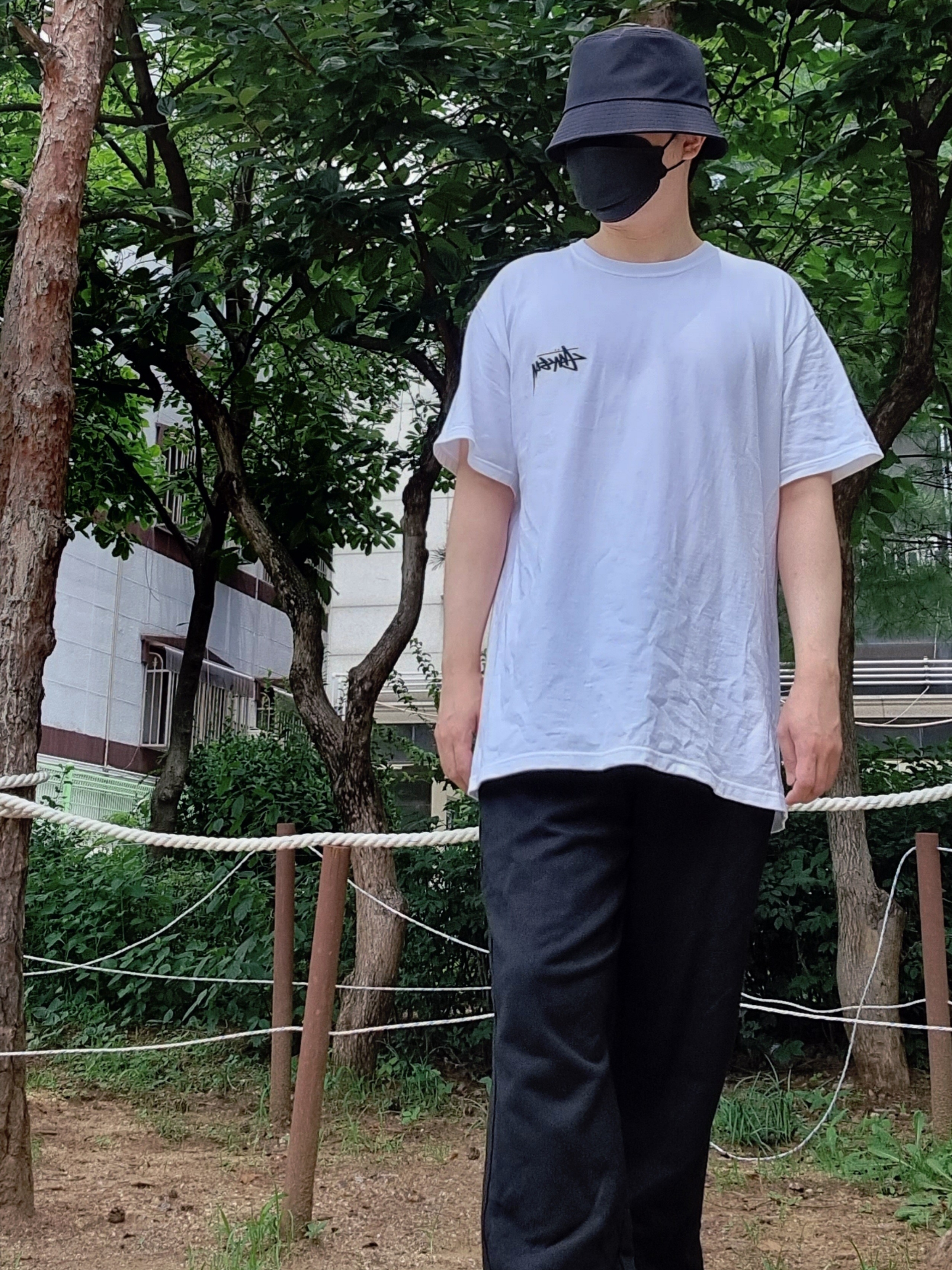 Stussy Fuzzy Dice T-Shirt White, Jordan 1 Retro High OG Pollen 착용 스타일 - 3
