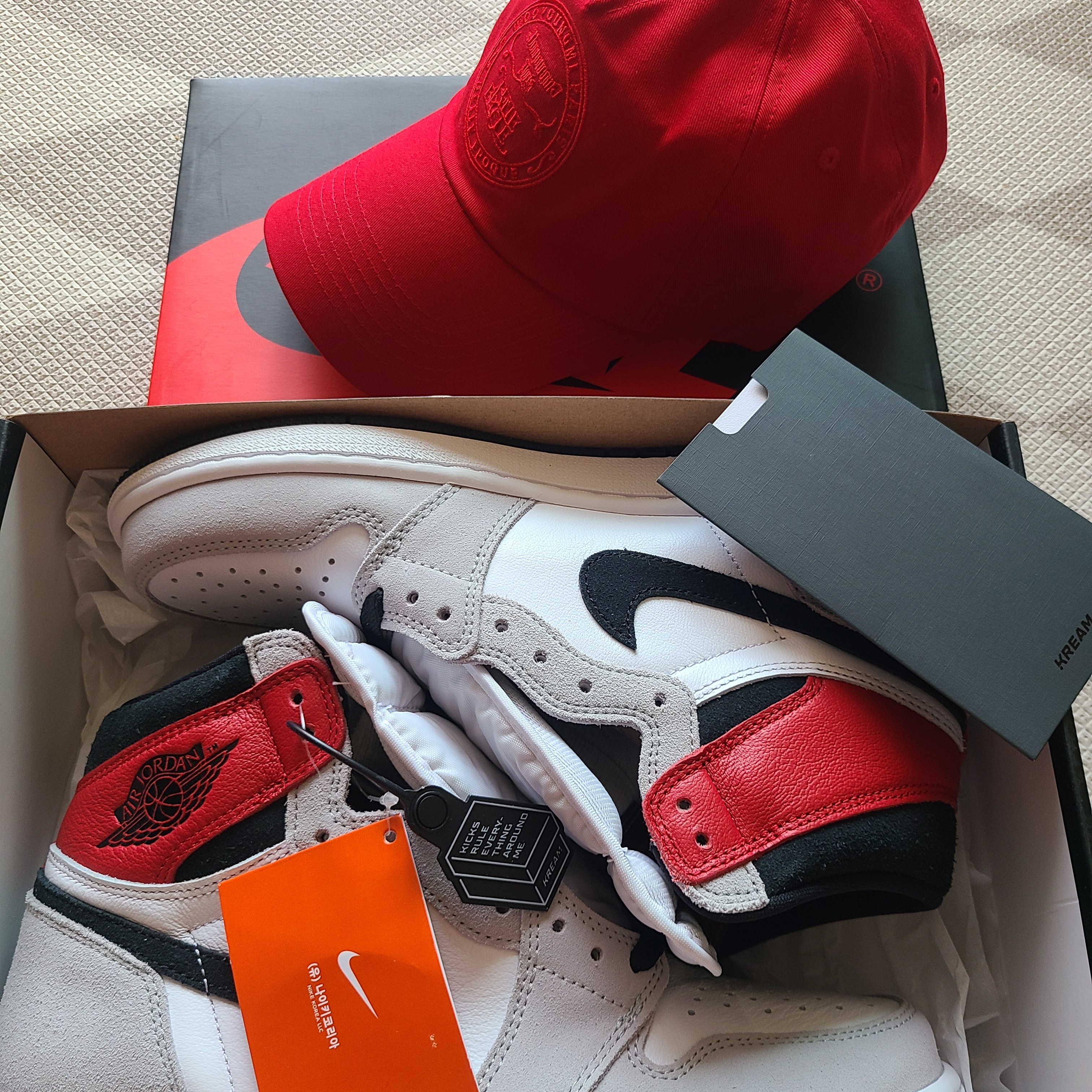 Jordan 1 Retro High OG Light Smoke Grey 착용 스타일 - 1