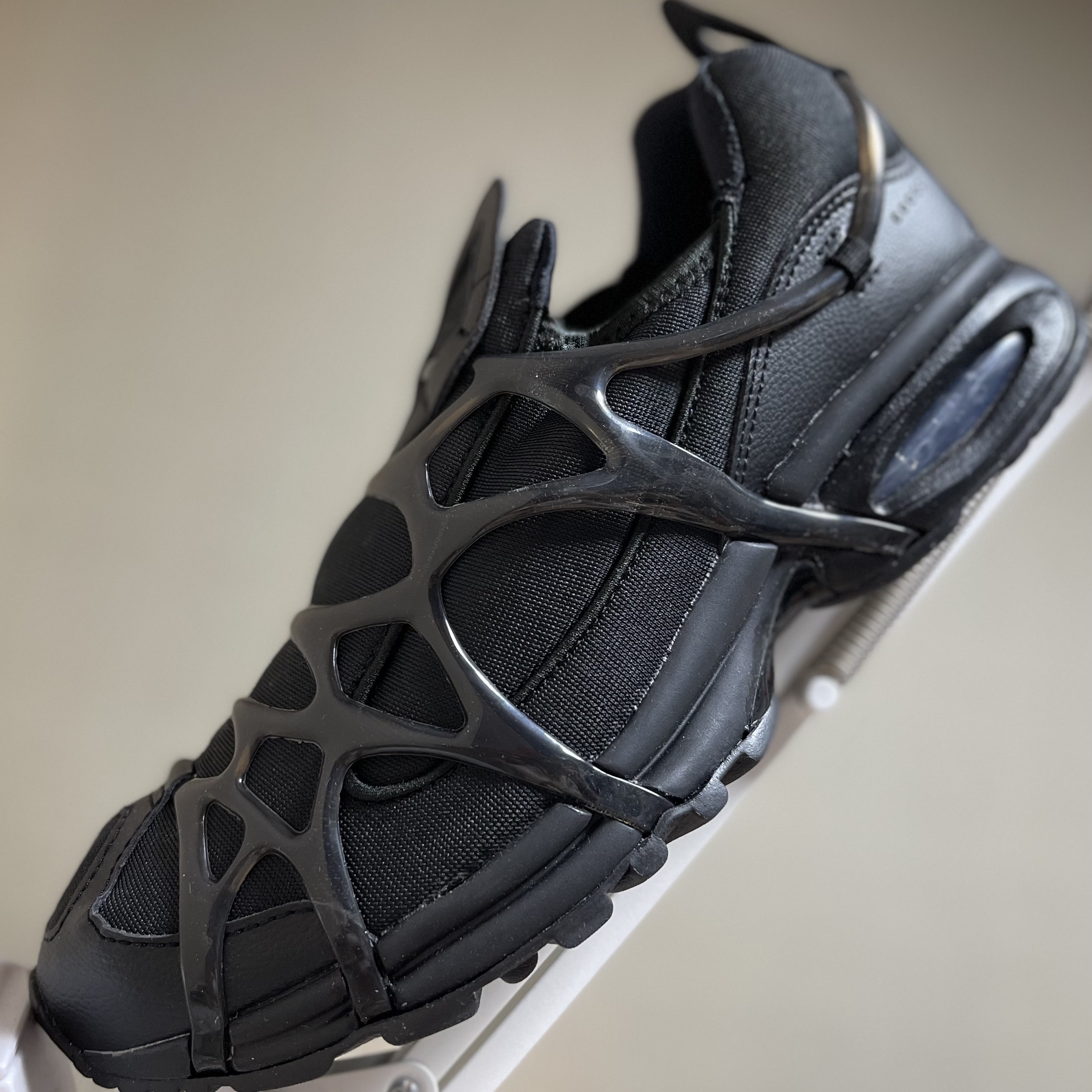 Nike Air Kukini Triple Black 착용 스타일 - 2