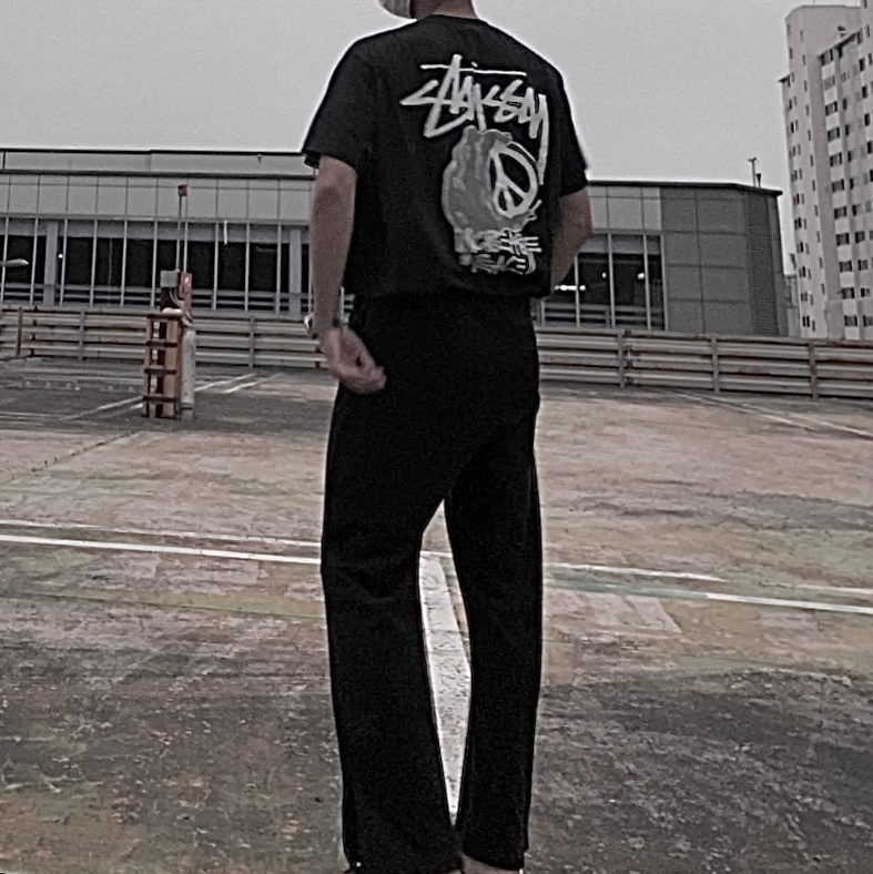Stussy Peace Hand Pigment dyed T-Shirt Black 착용 스타일 - 2