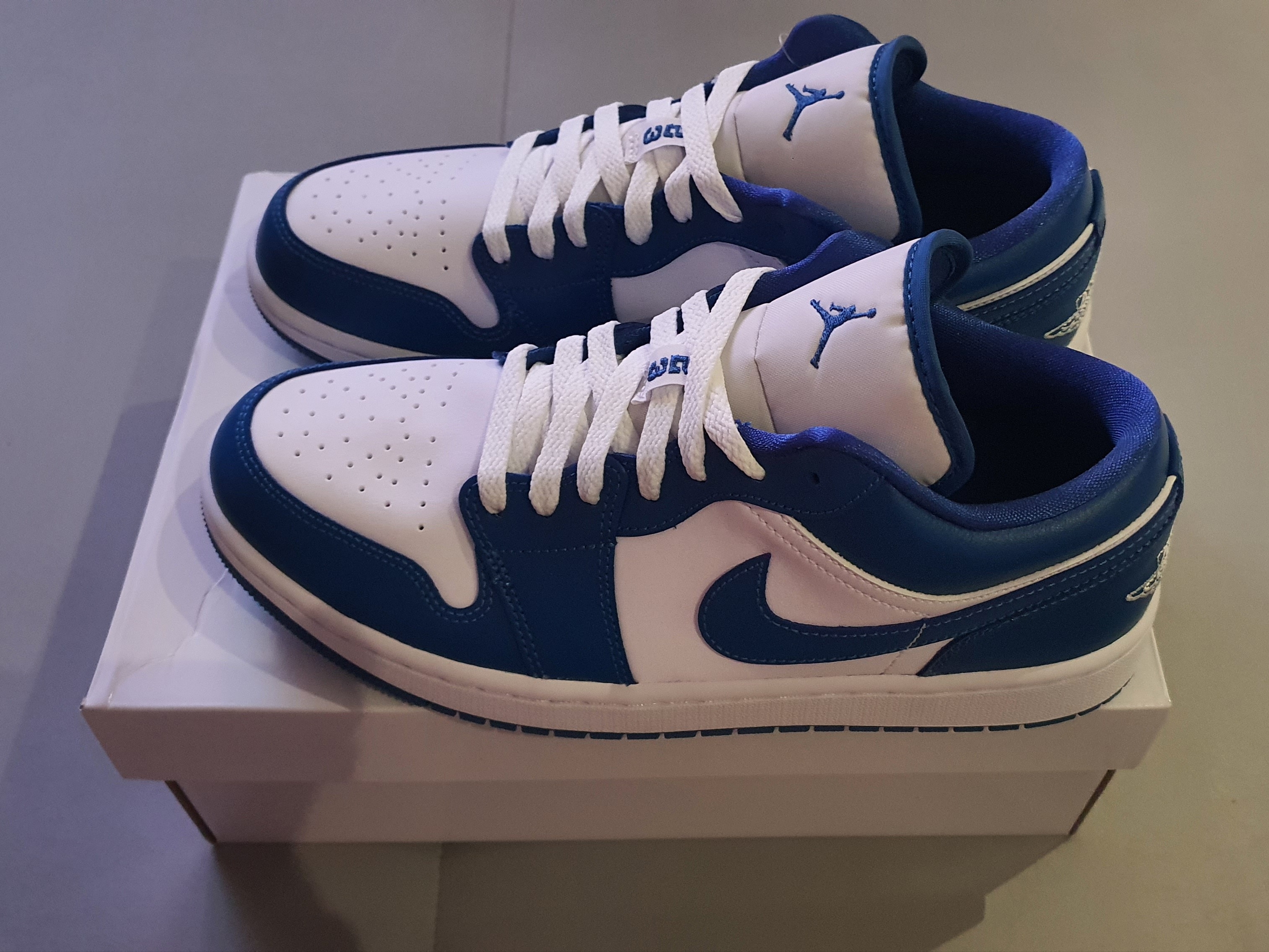 (W) Jordan 1 Low White Dark Marina Blue 착용 스타일 - 2