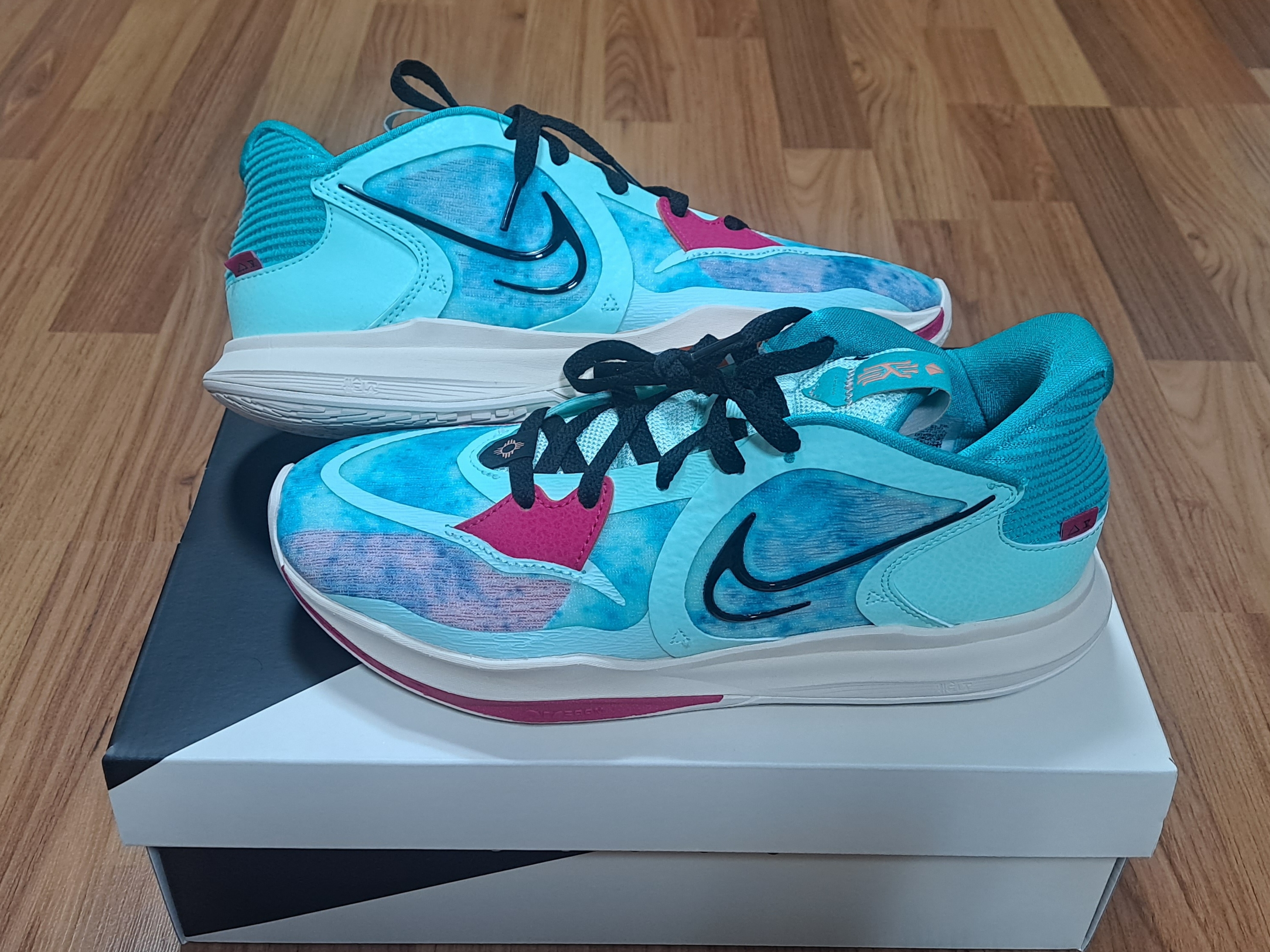 Nike Kyrie Low 5 Community 착용 스타일 - 3