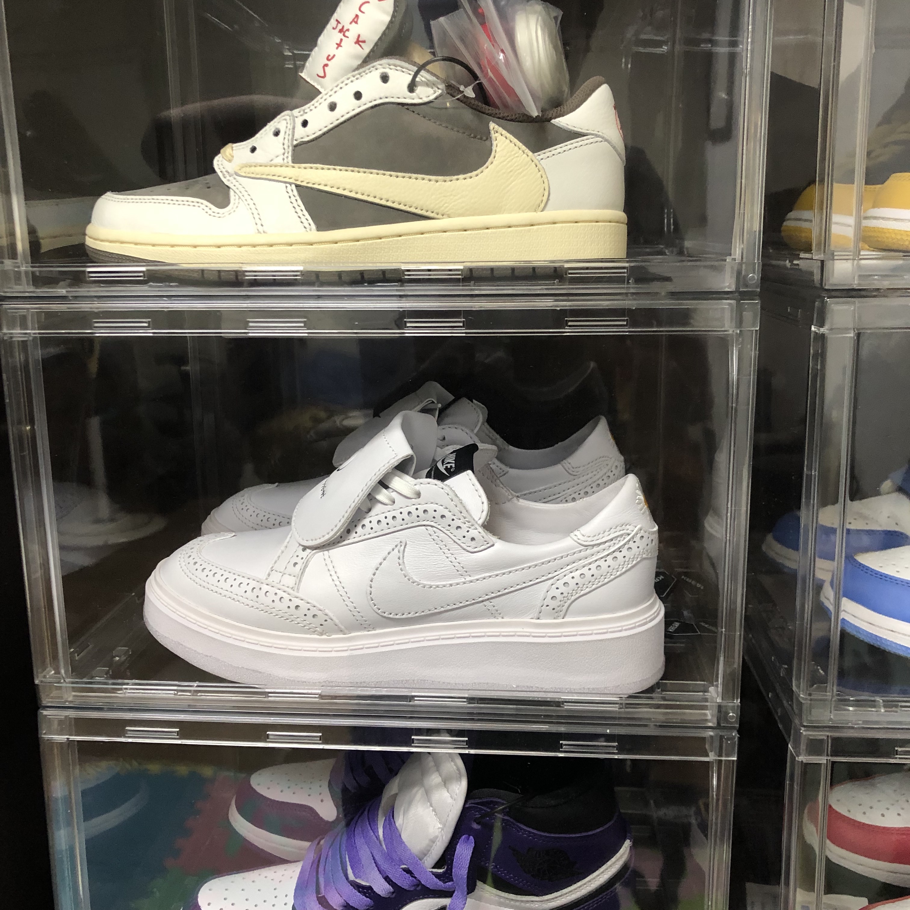 Jordan 1 x Travis Scott Retro Low OG SP Sail and Ridgerock, Nike x Peaceminusone Kwondo1 White 착용 스타일