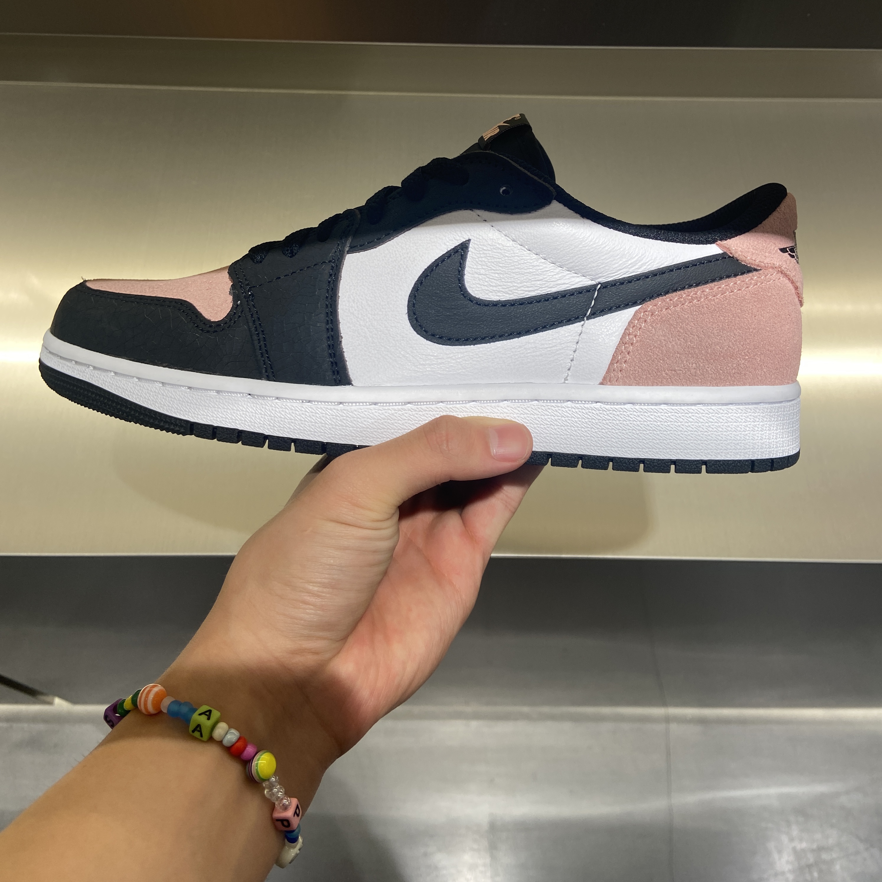 Jordan 1 Retro Low OG Bleached Coral 착용 스타일