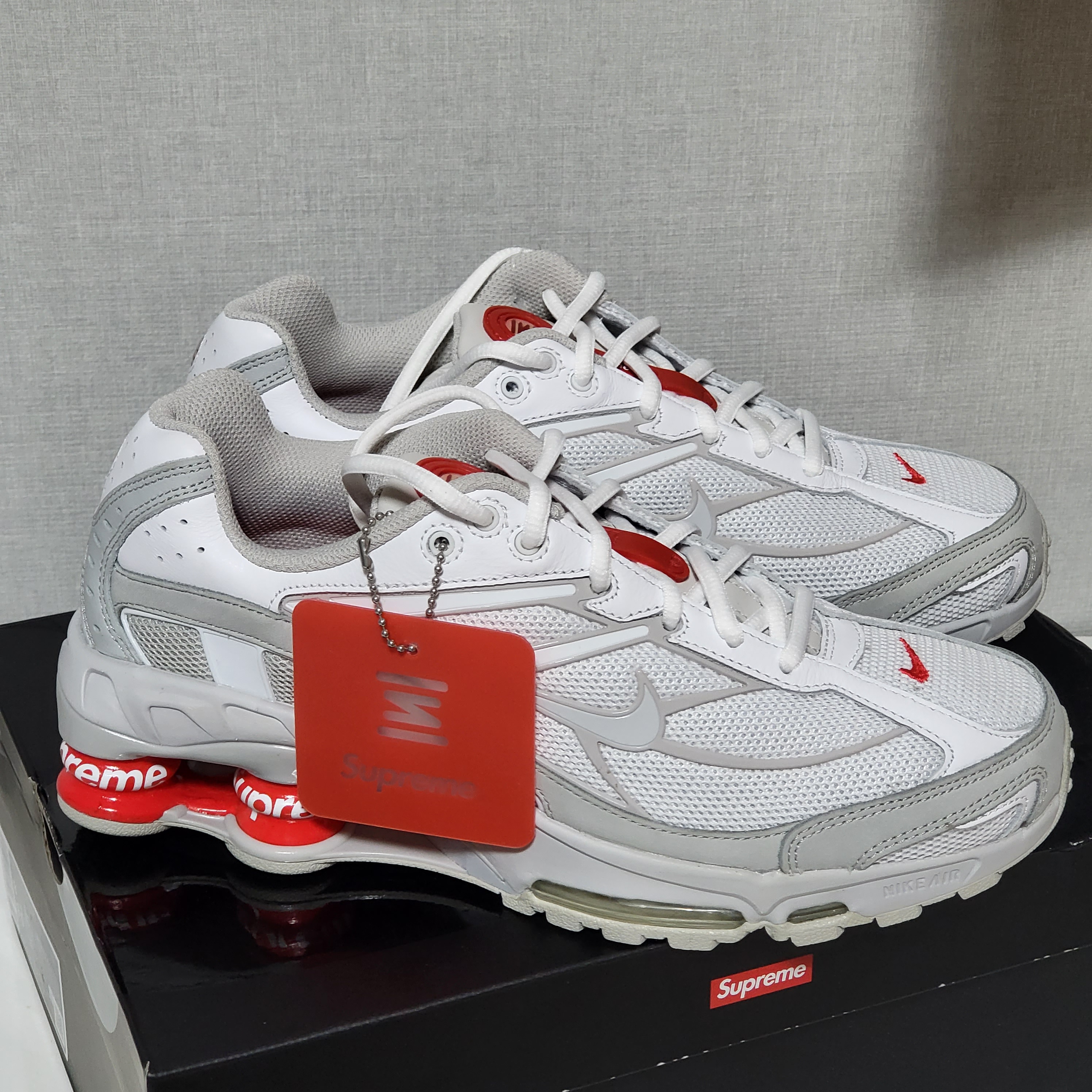 Nike x Supreme Shox Ride 2 SP White 착용 스타일 - 1