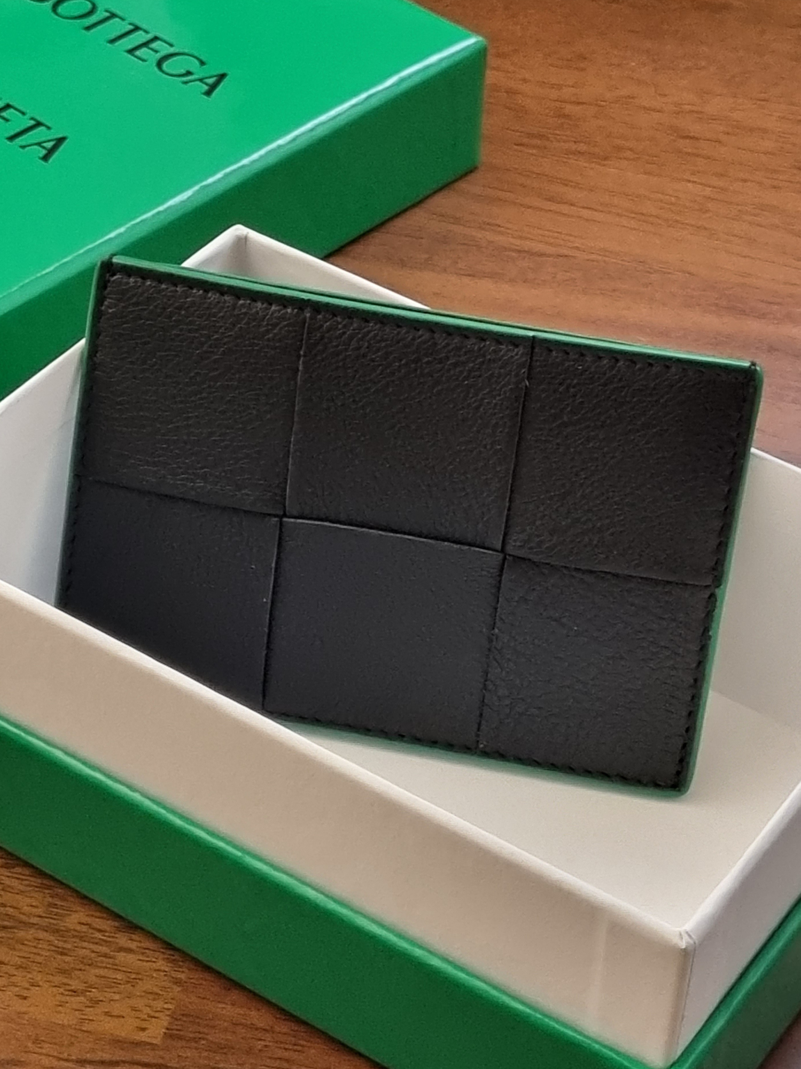Bottega Veneta Leather Credit Card Case Black Parakeet 착용 스타일 - 1