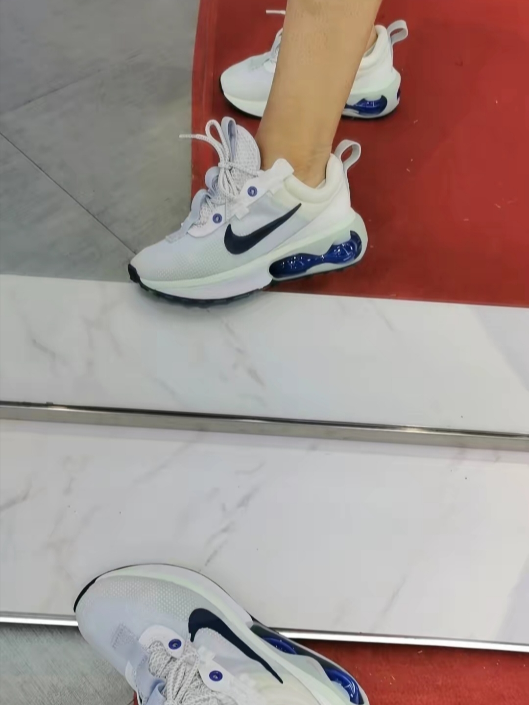 (W) Nike Air Max 2021 Obsidian Ghost 착용 스타일 - 2