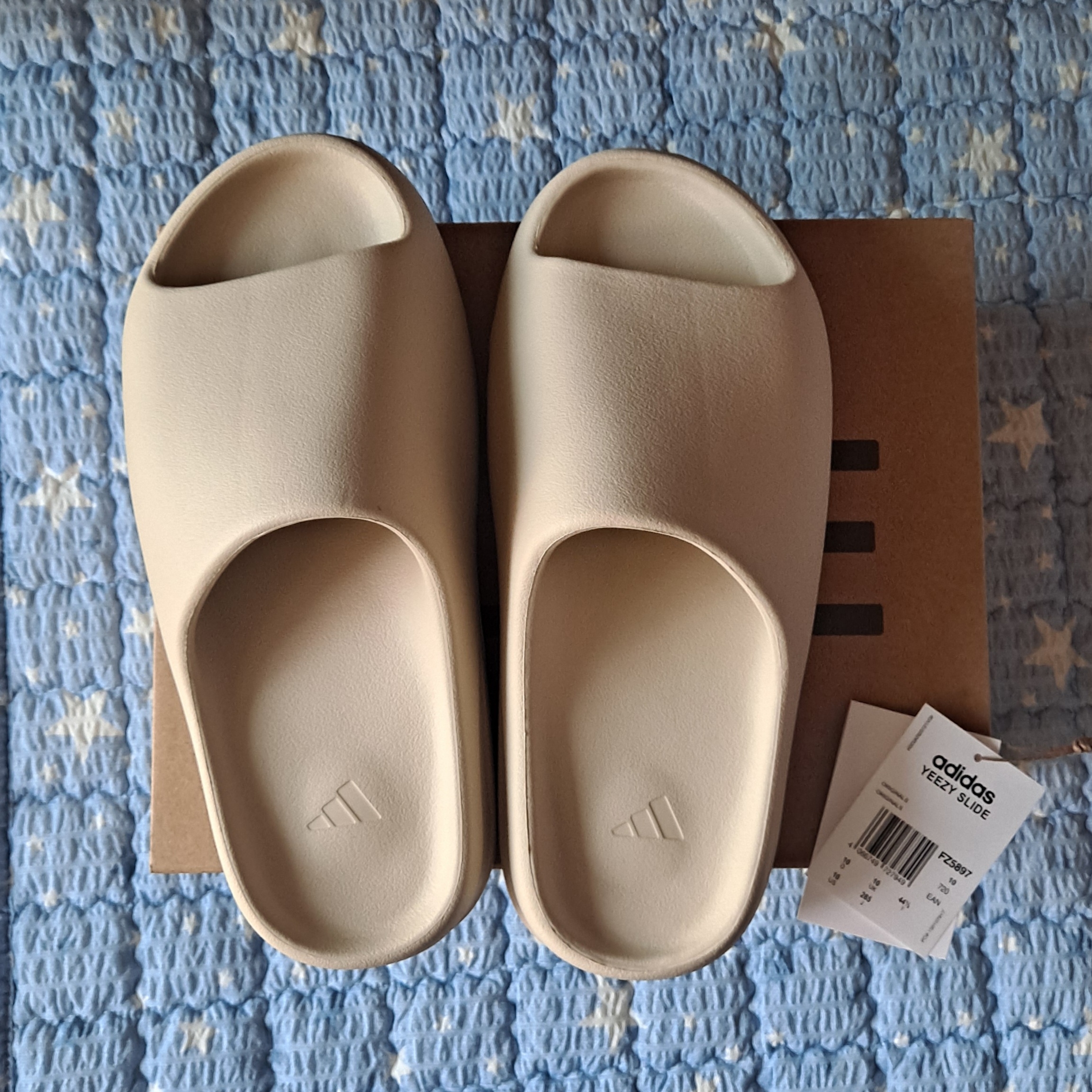 Adidas Yeezy Slide Bone 2022/2023 착용 스타일 - 3
