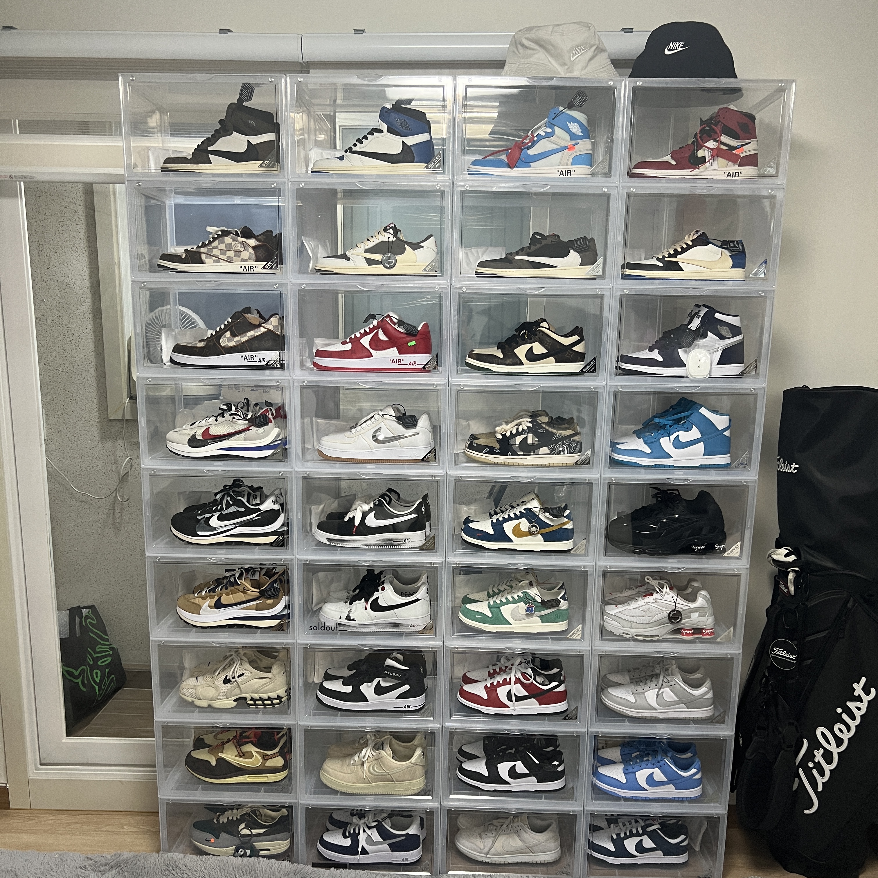 Jordan 1 x Travis Scott Retro Low OG SP Sail and Ridgerock, Jordan 1 x Travis Scott x Fragment Retro Low OG SP Military Blue 착용 스타일 - 1