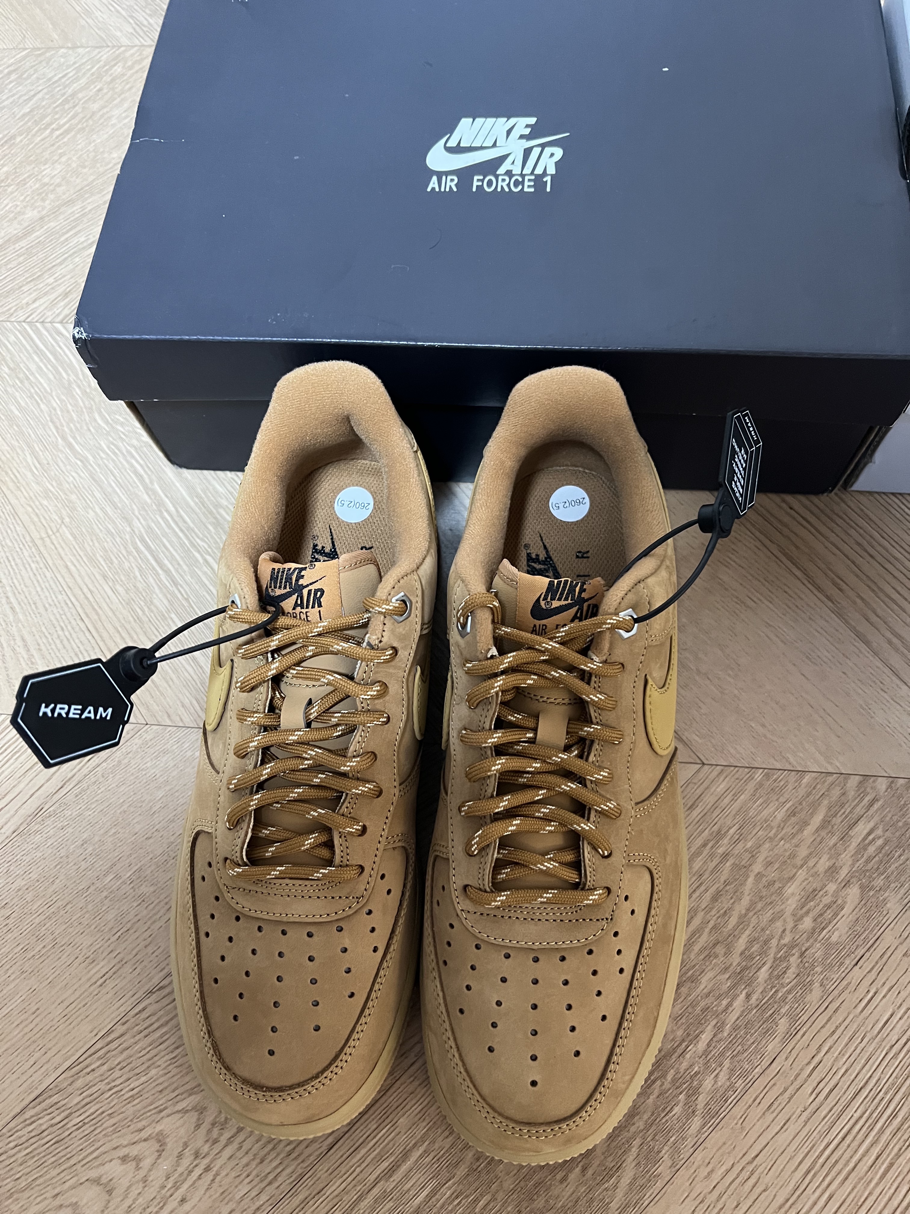 Nike Air Force 1 '07 WB Flax 착용 스타일