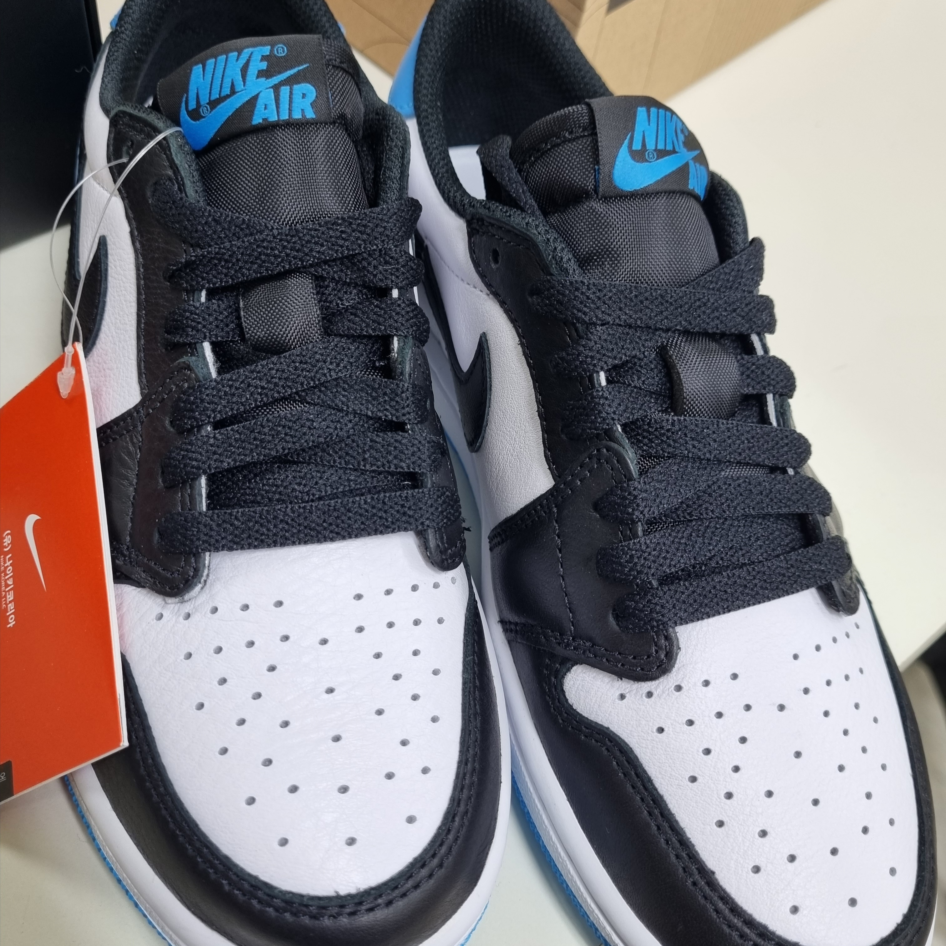(W) Jordan 1 Retro Low OG Black and Dark Powder Blue 착용 스타일